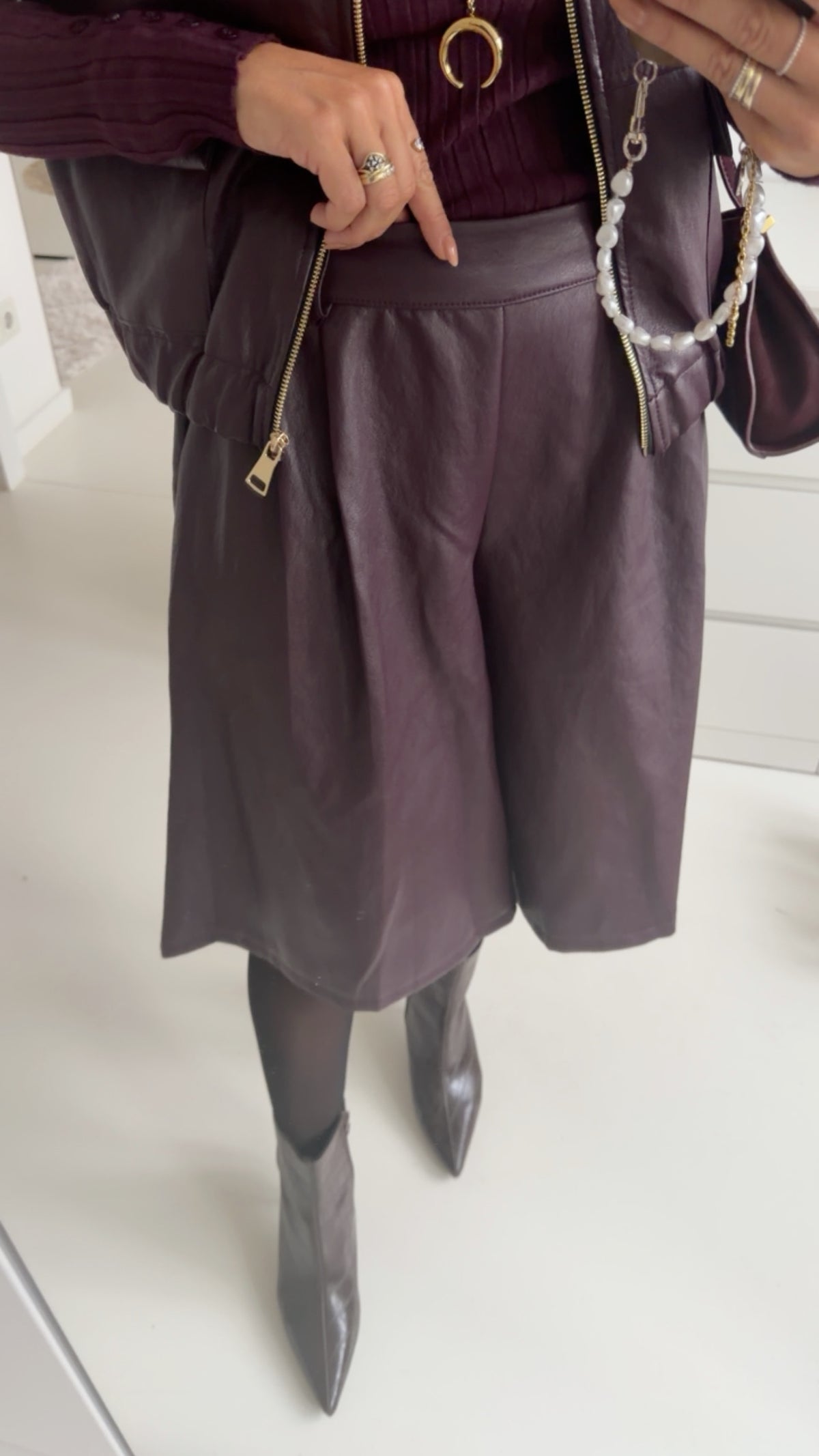 Lederoptik Baggy Shorts Bundfalte