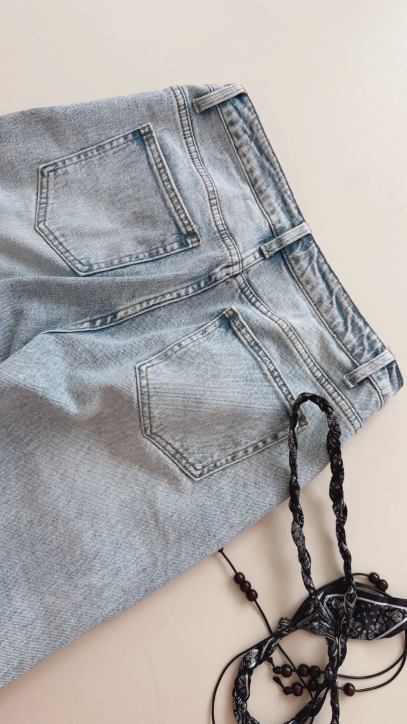 Straight Jeans Light Wash mit Band