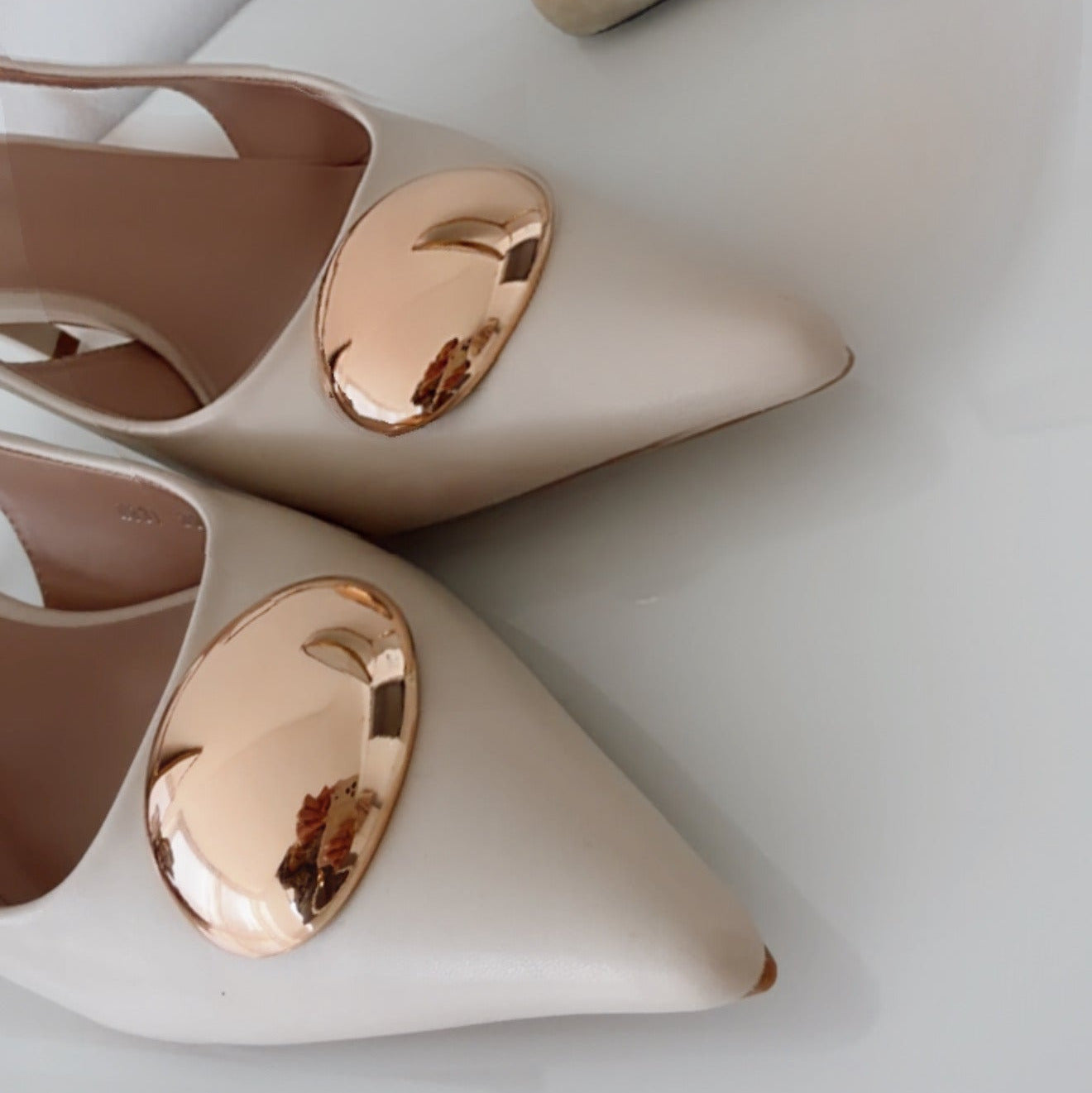 Sling Pumps Golden Button