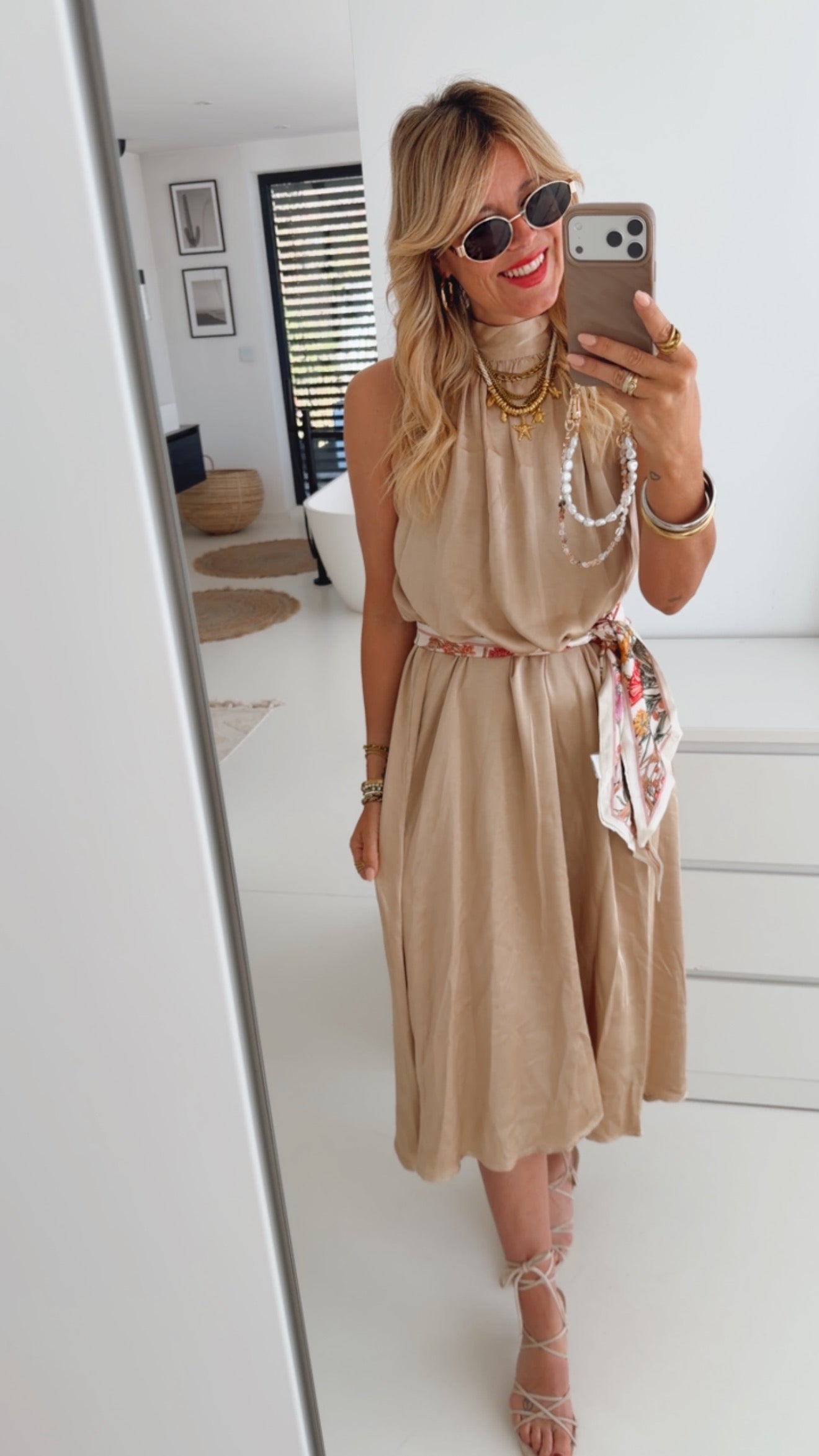 Kleid Neck Tie