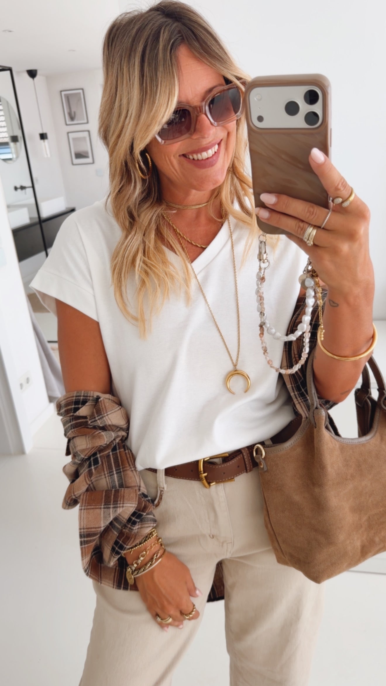 Mom Fit Jeans Statement Pocket