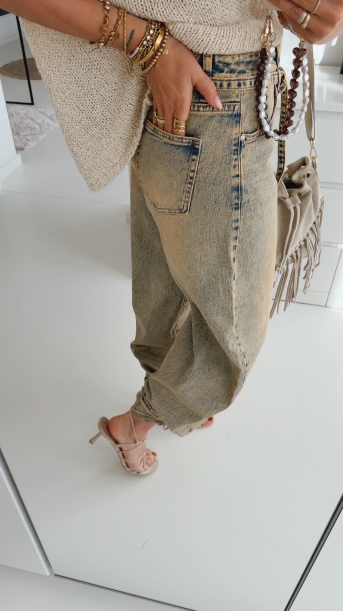 Barrel Jeans mit Bindegürtel