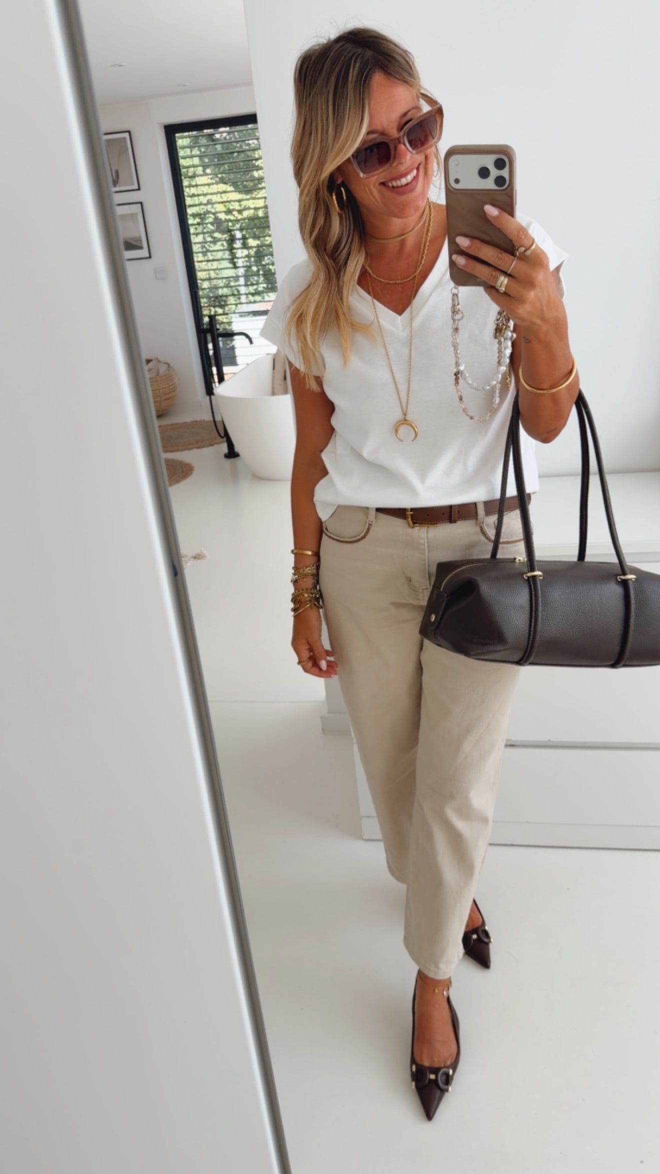 Mom Fit Jeans Statement Pocket