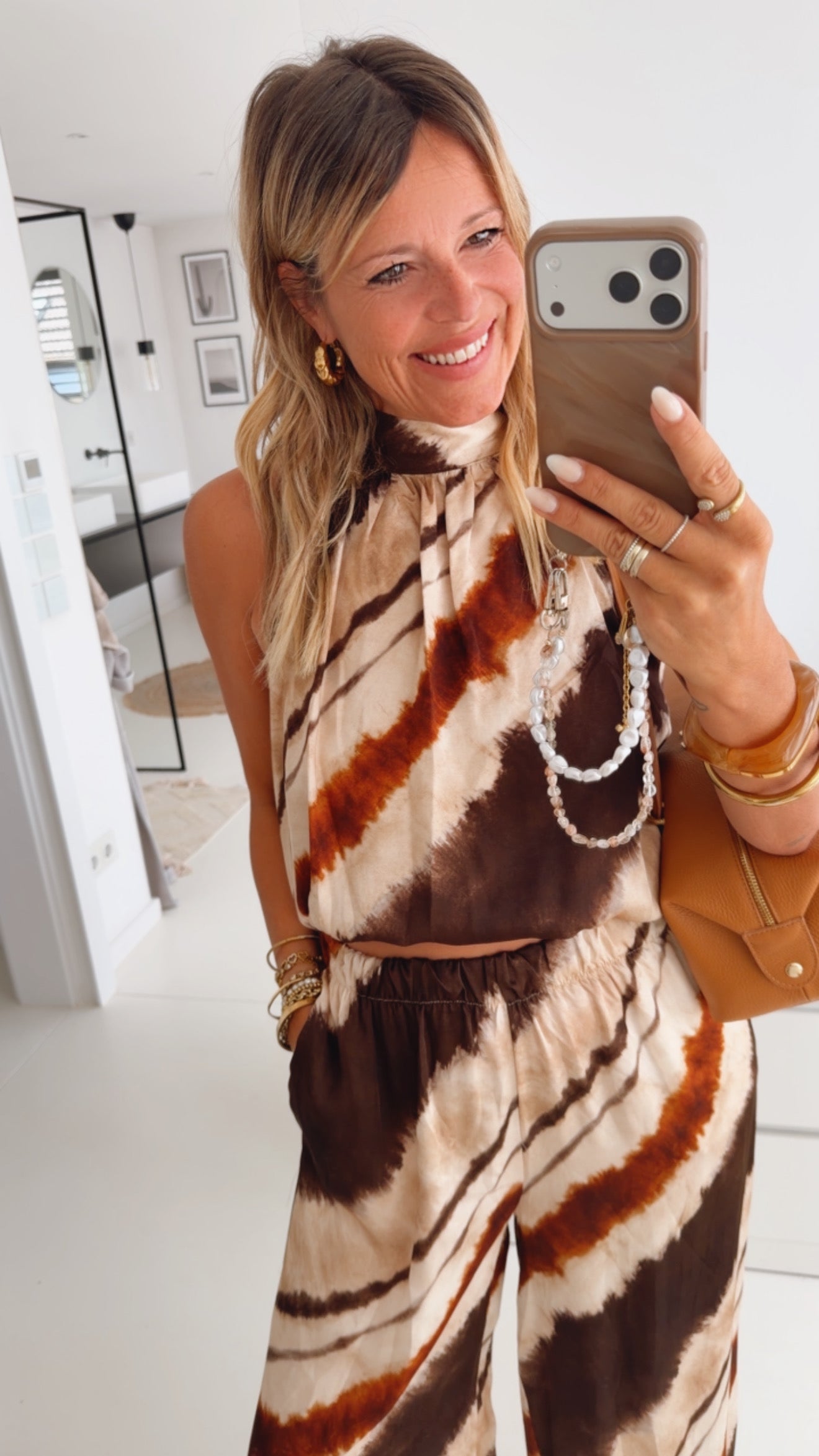 Flowy Neckholder Top Waterlines