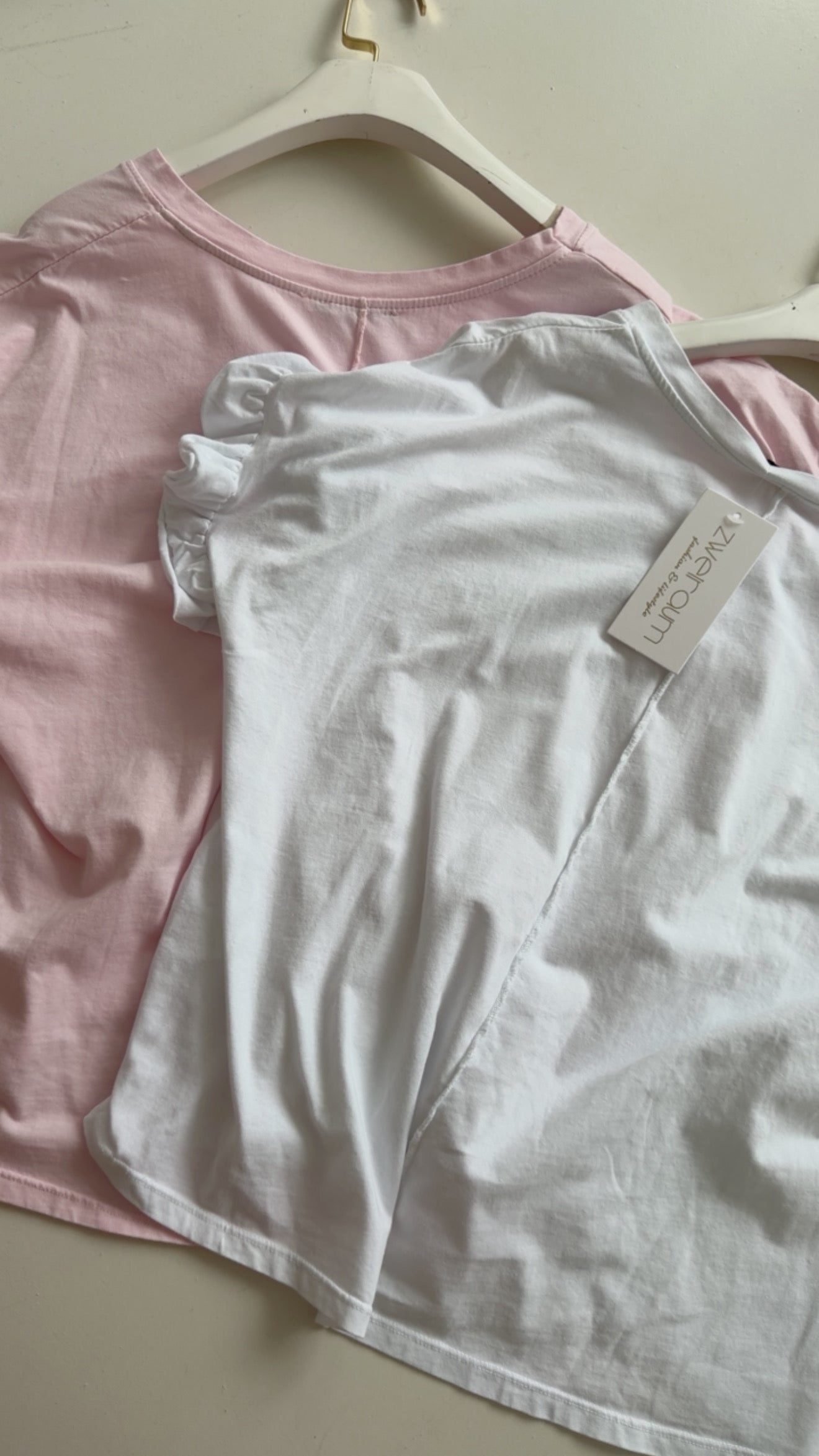Shirt V-Neck Rüschenarm