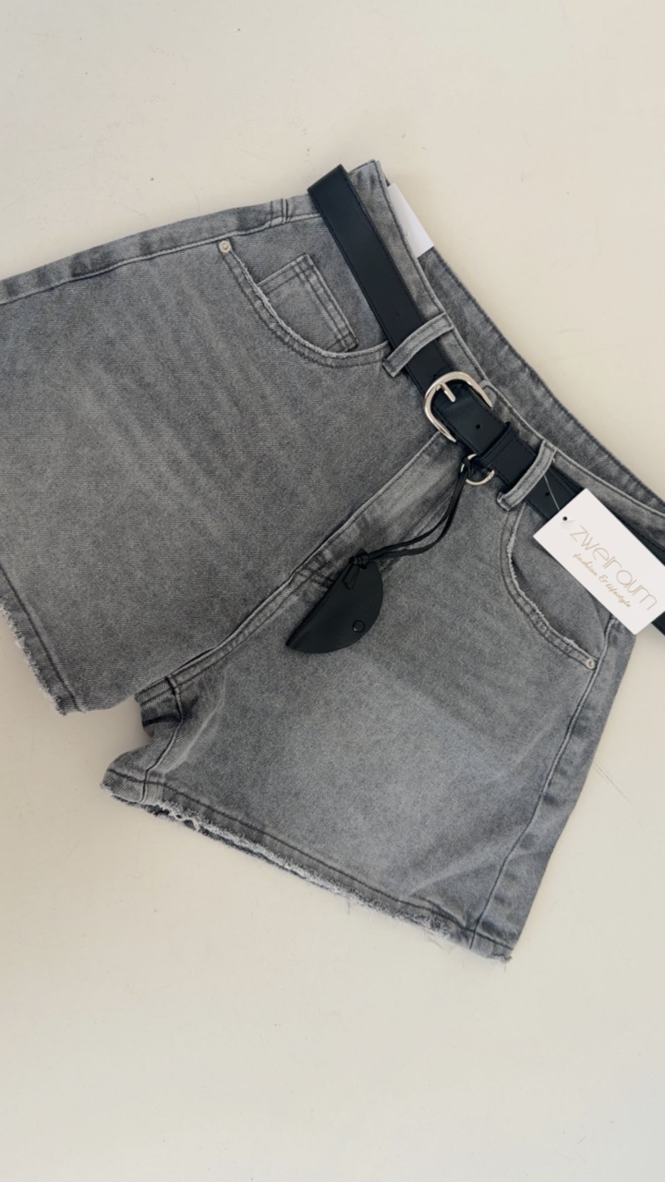 Shorts Essential mit Gürtel