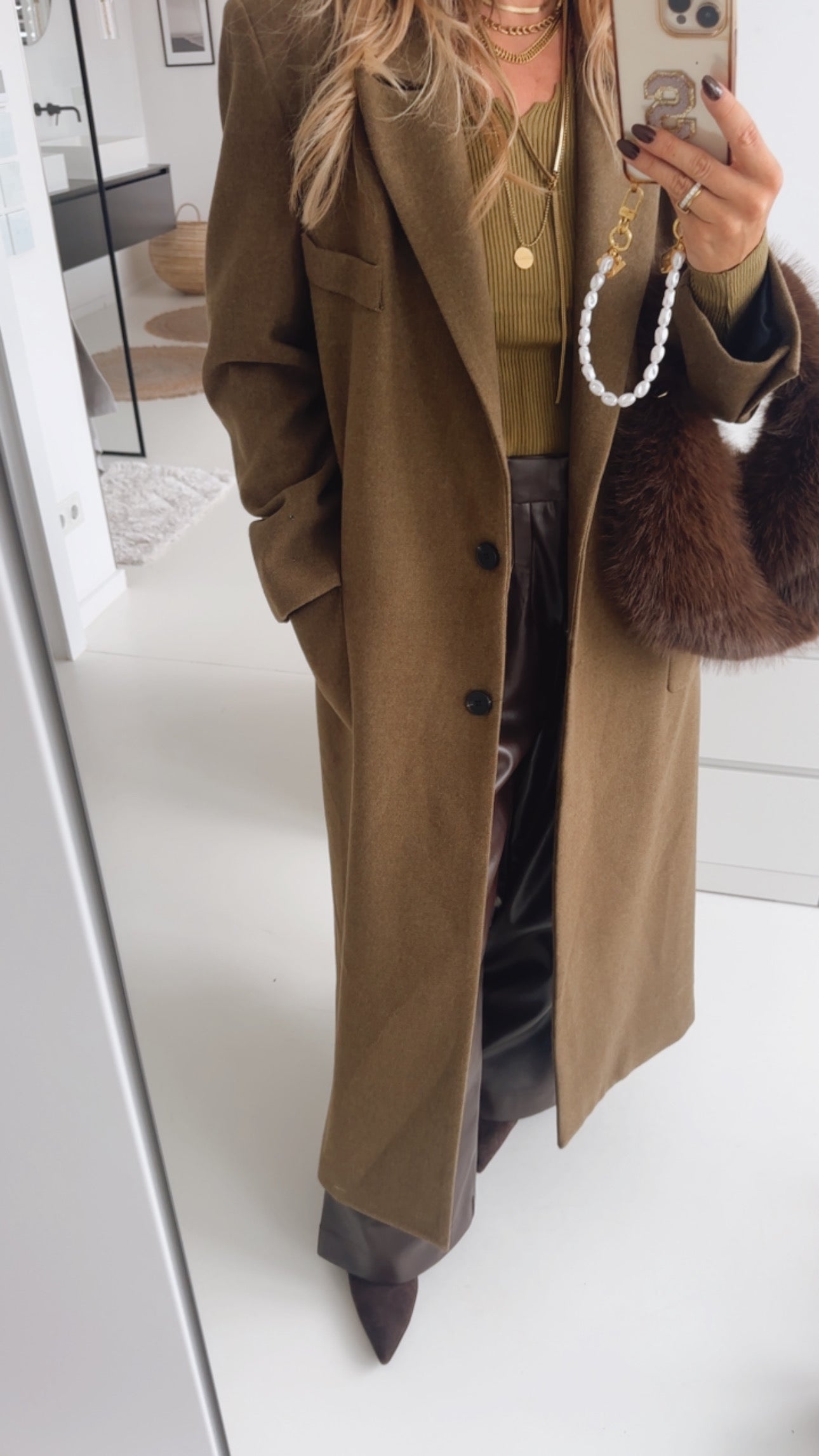 Mantel Classy Buttons