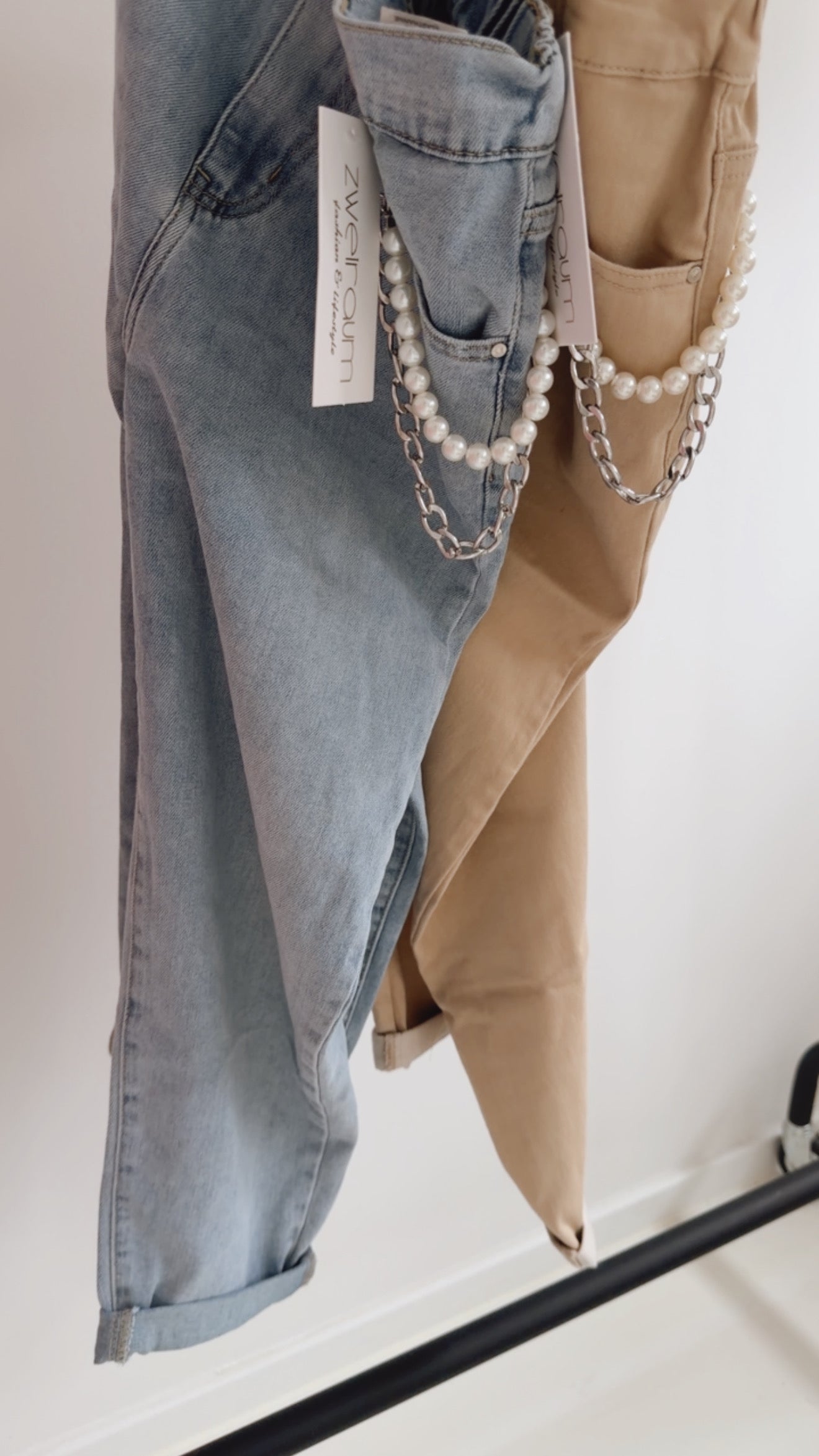 Mom Jeans Pearl Chain