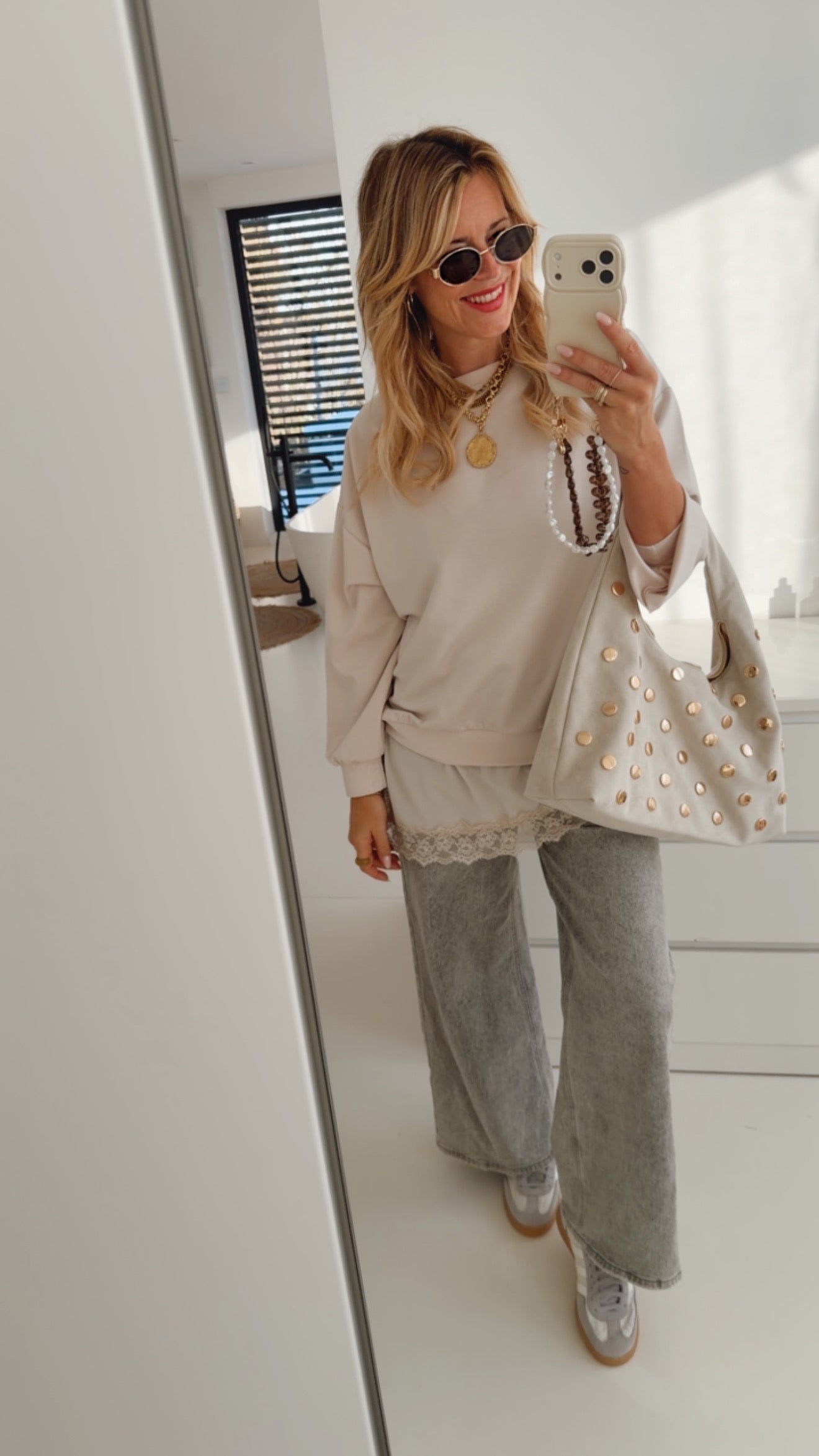 Long Pulli mit Spitze