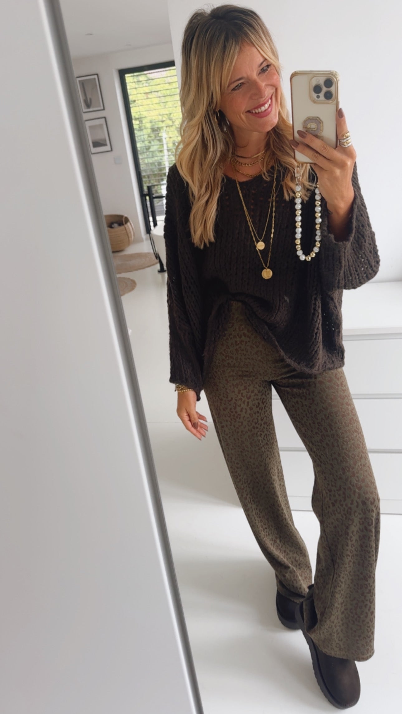 Loose Hose Leo