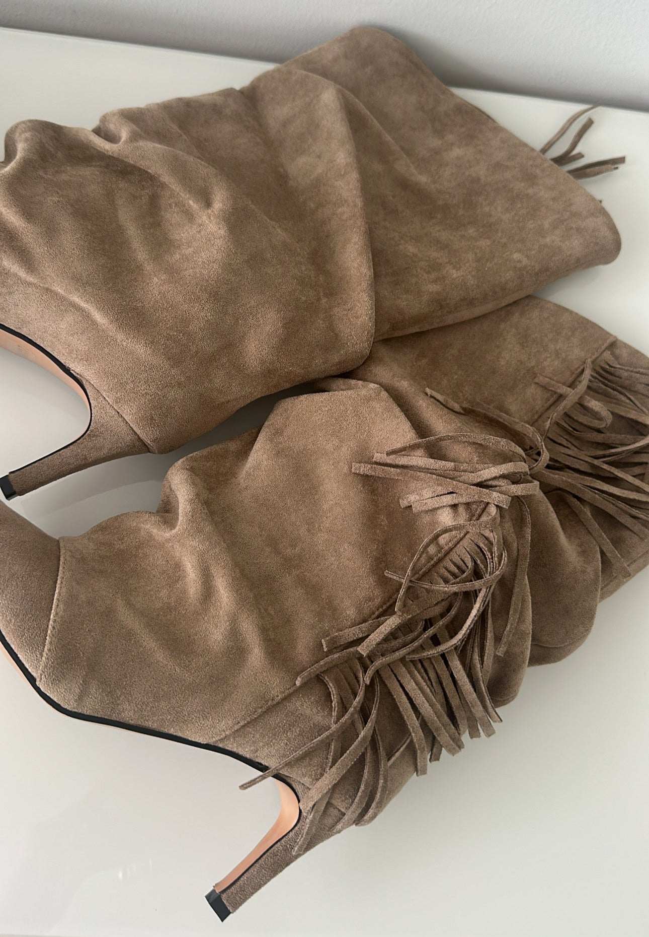 Heel Boots mit Fransen