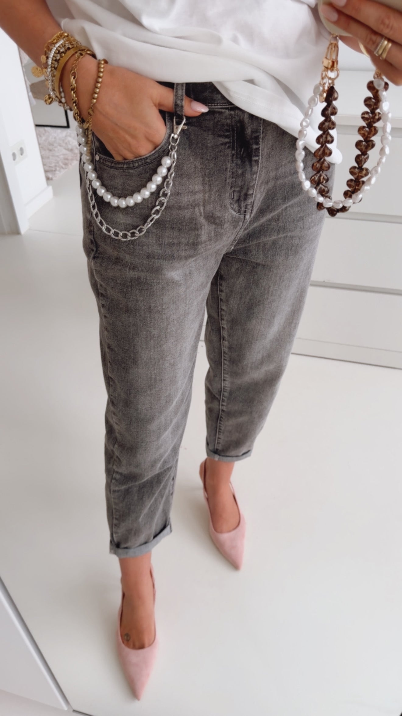 Mom Jeans Pearl Chain