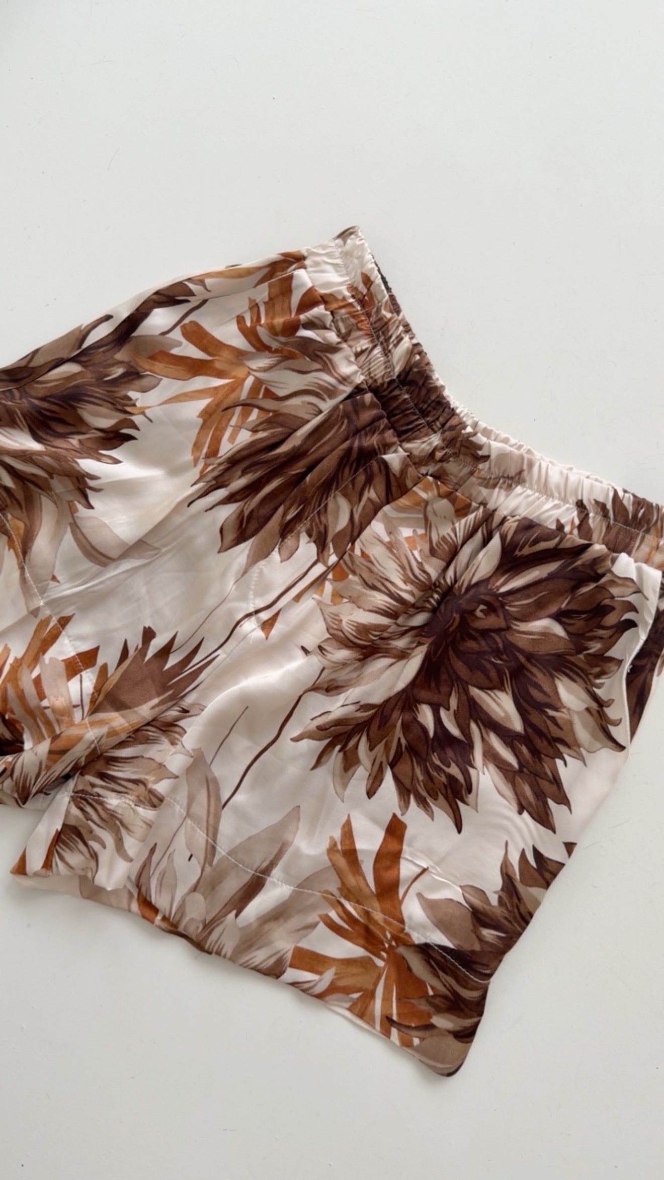 Shorts Silky Flower