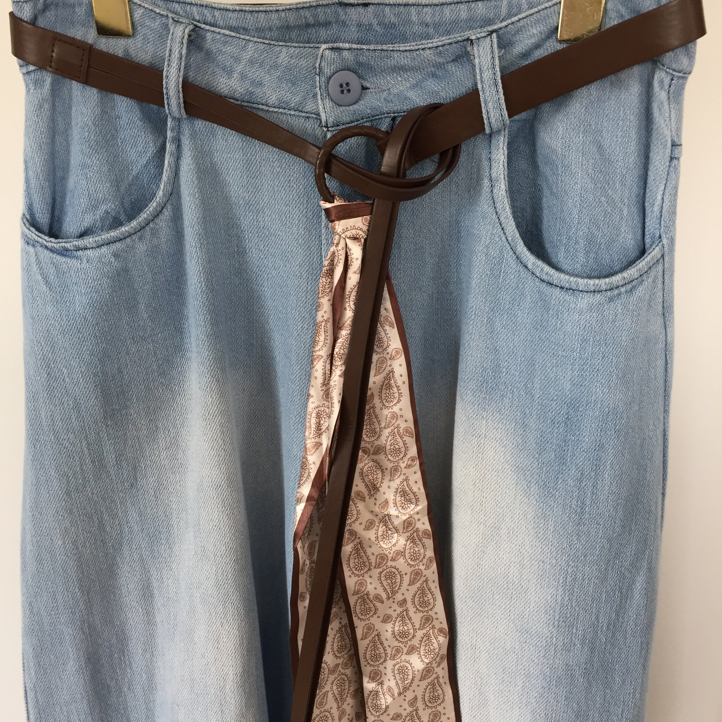 Wide Leg Jeans mit Gürtel