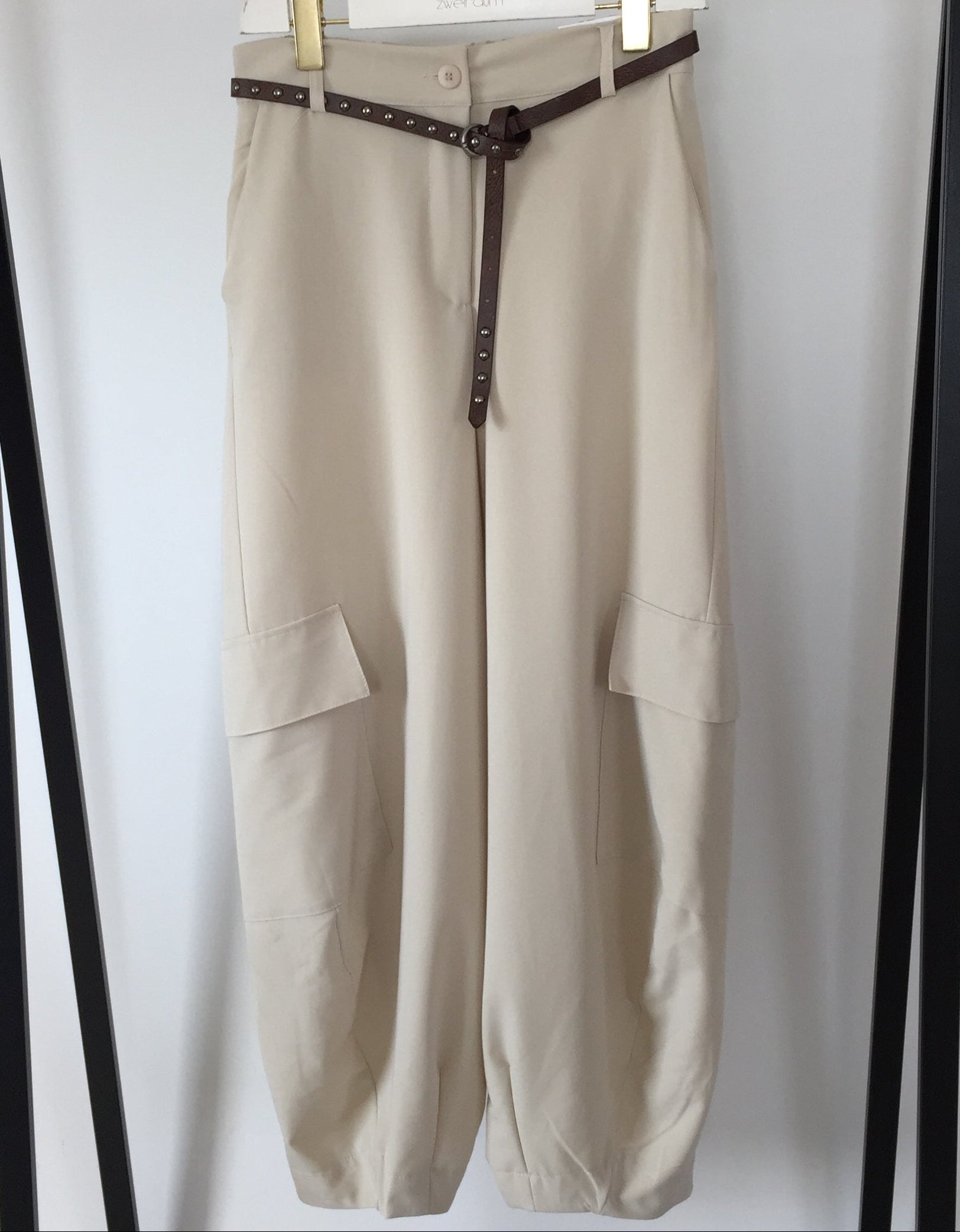 Flowy Hose Side Pocket