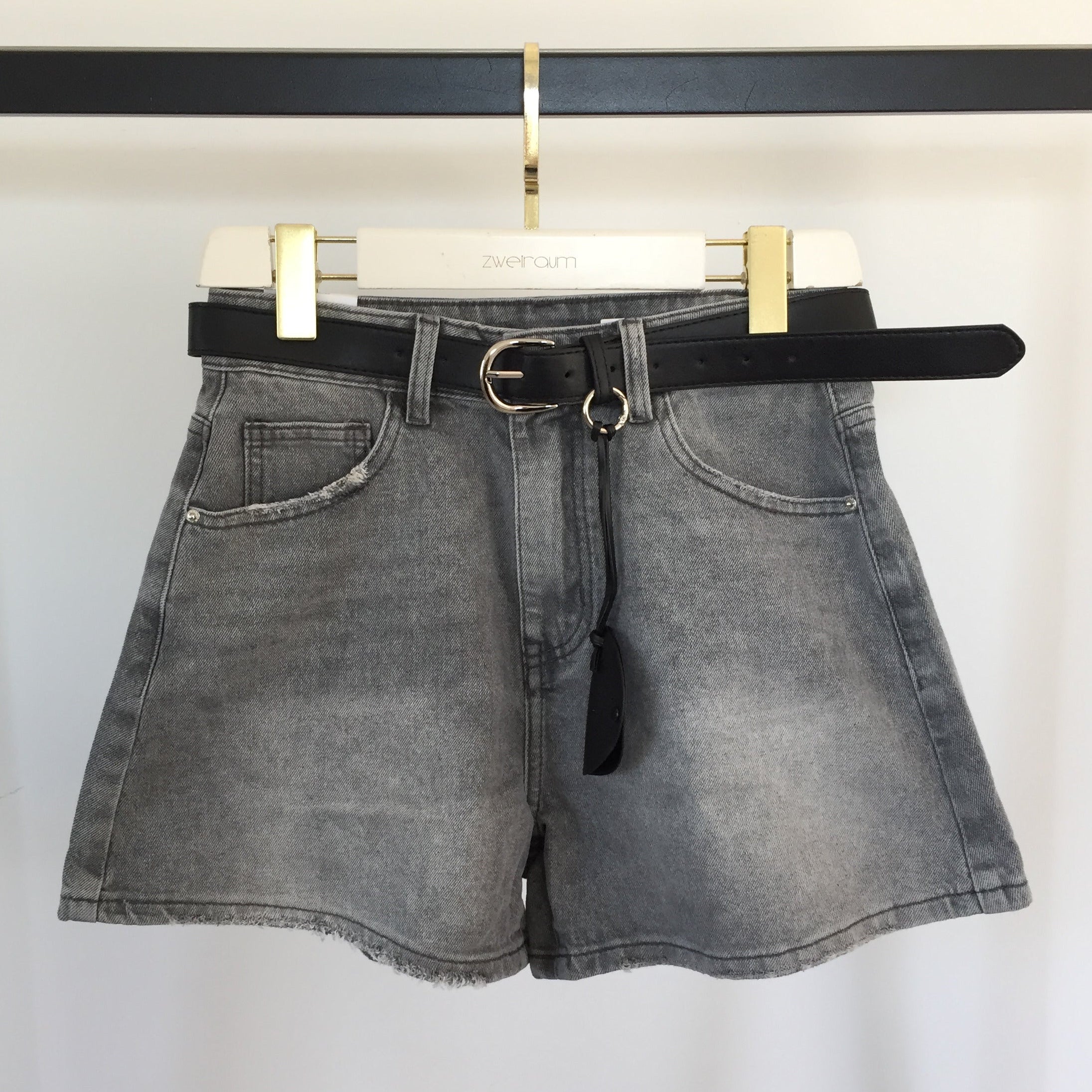 Shorts Essential mit Gürtel