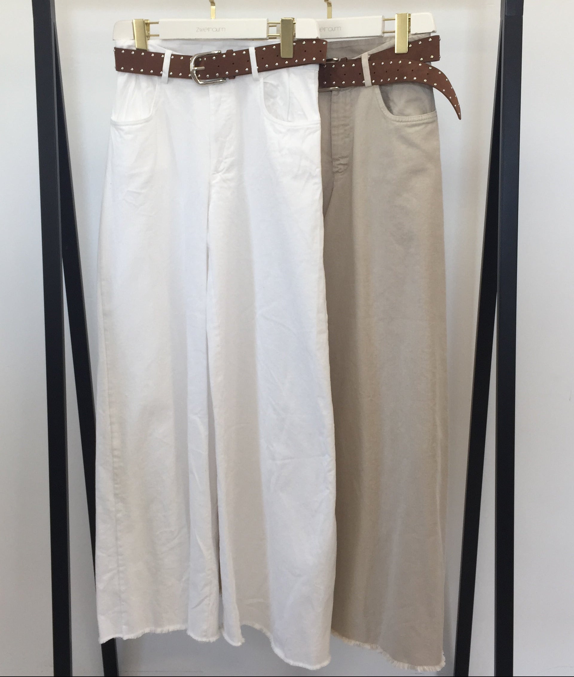 Fransen Jeans mit Gürtel