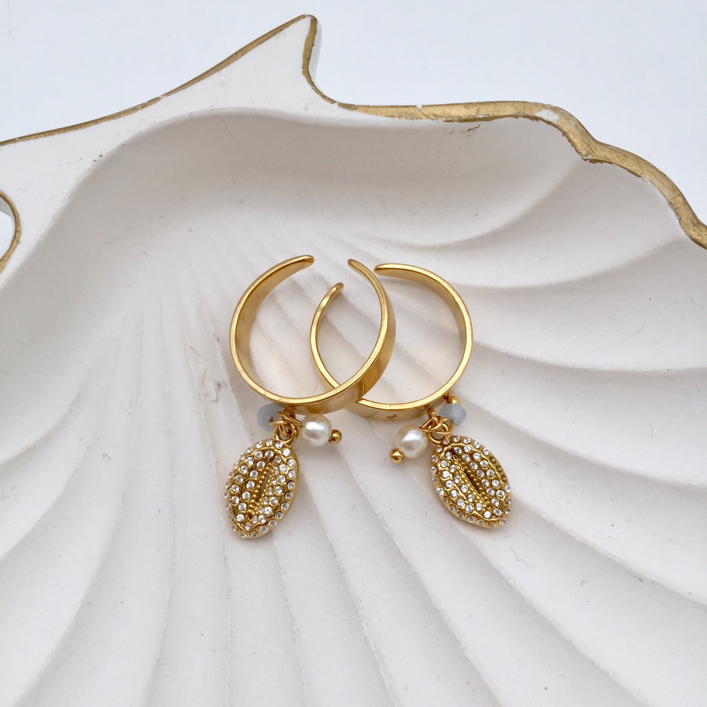 Ring Hanging Glitter Shell