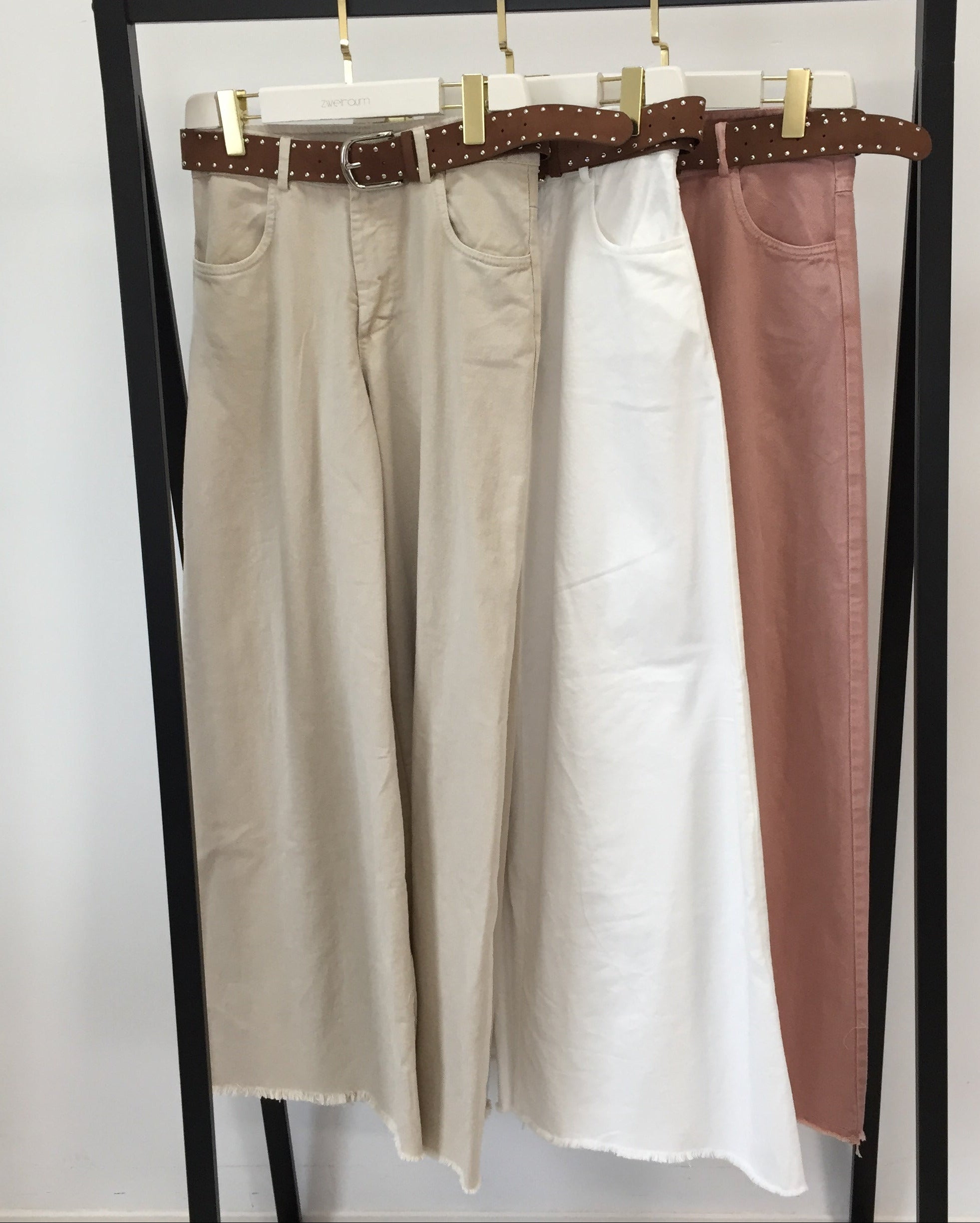 Fransen Jeans mit Gürtel