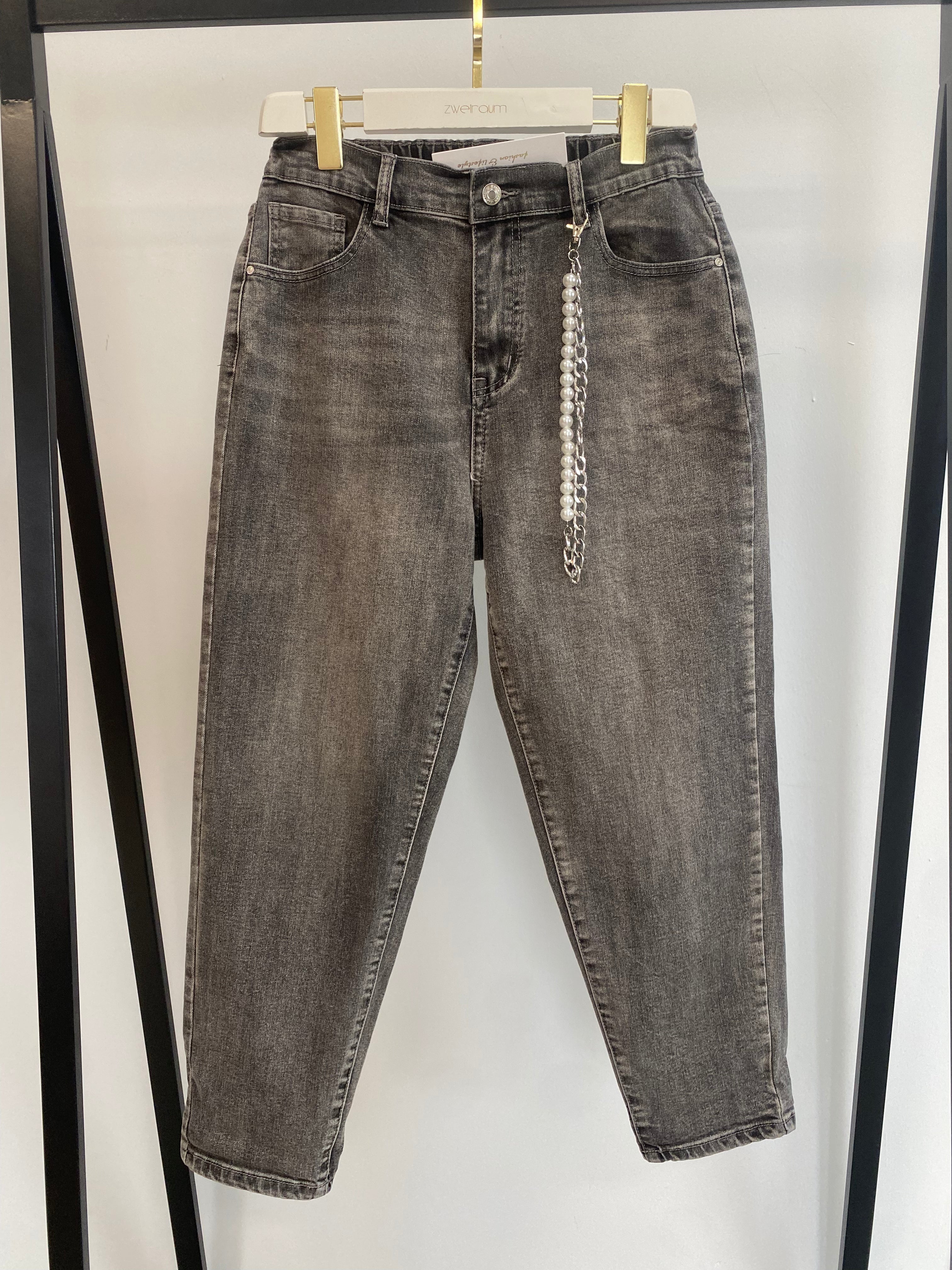 Mom Jeans Pearl Chain