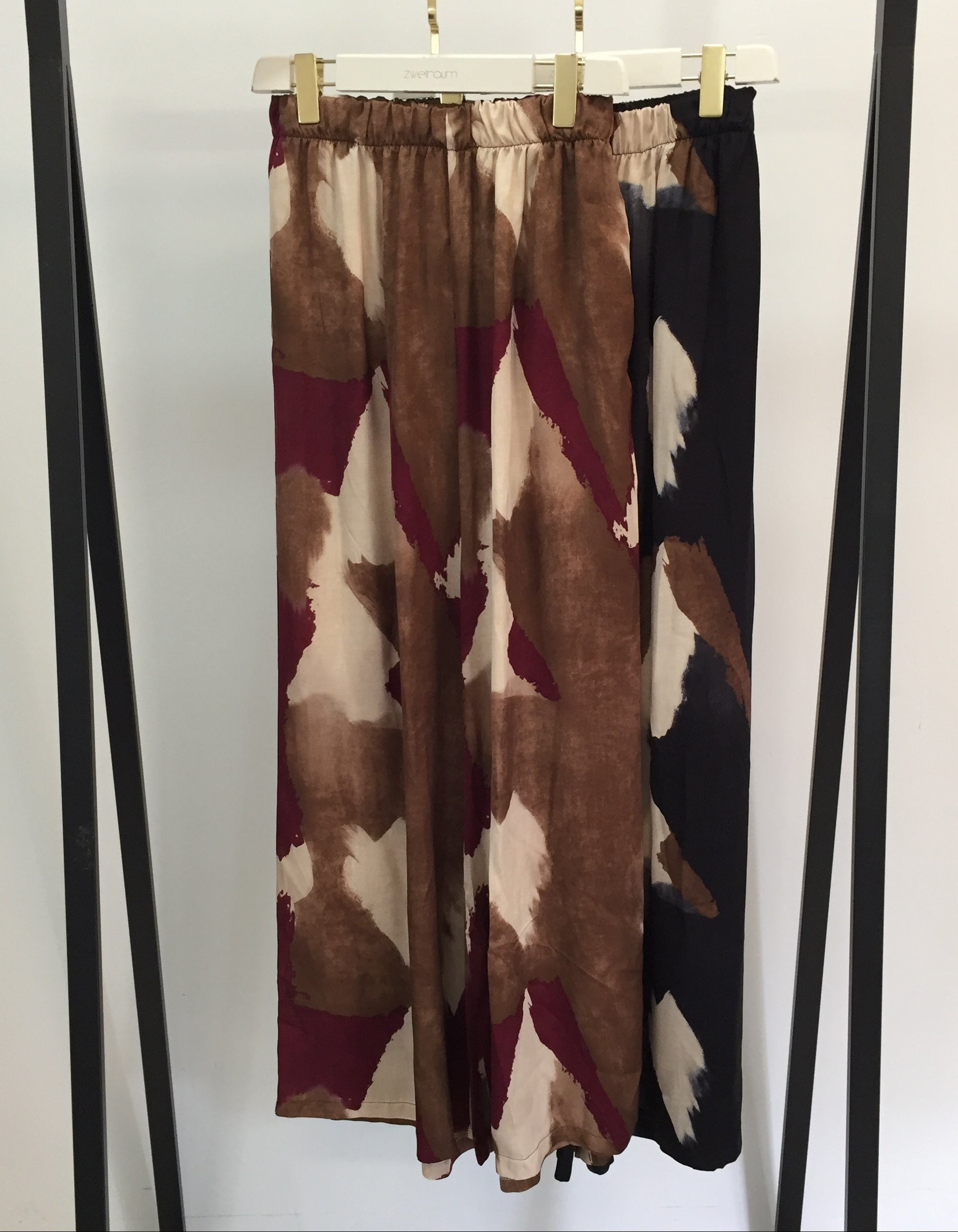 Flowy Hose Abstract Waterdots