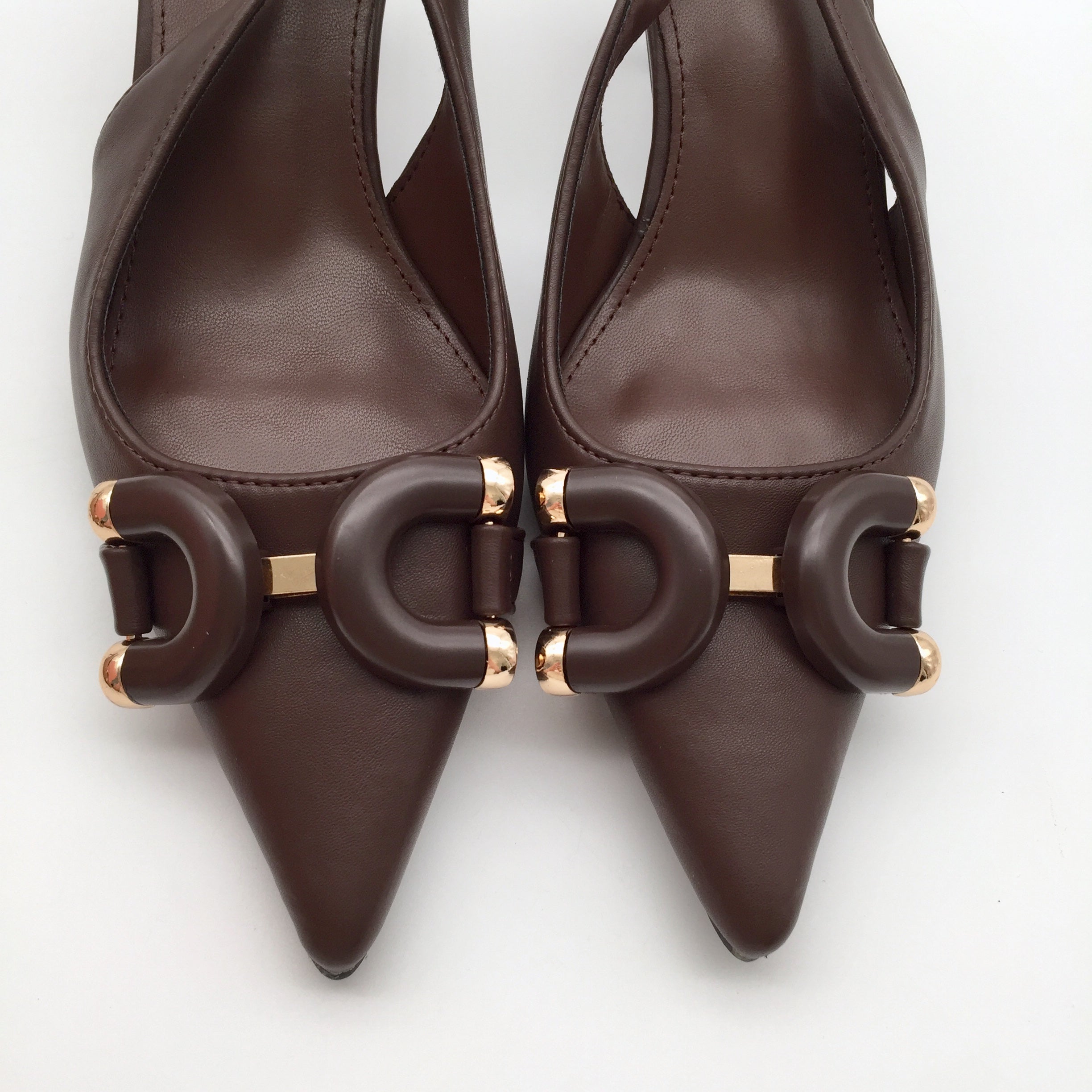 Pointy Sling Pumps mit Schnalle