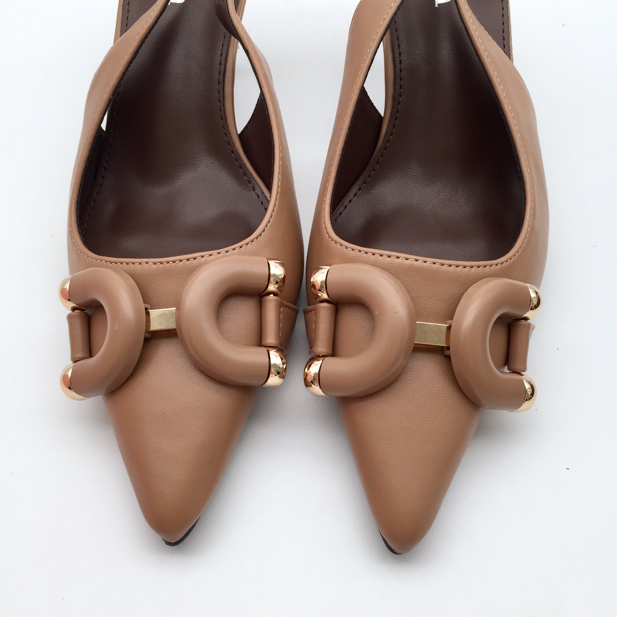 Pointy Sling Pumps mit Schnalle