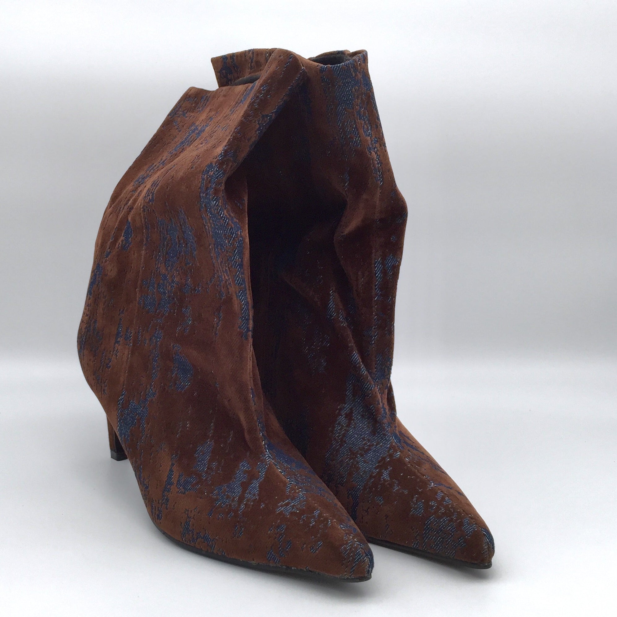 Slouchy Heels Abstrakt Print