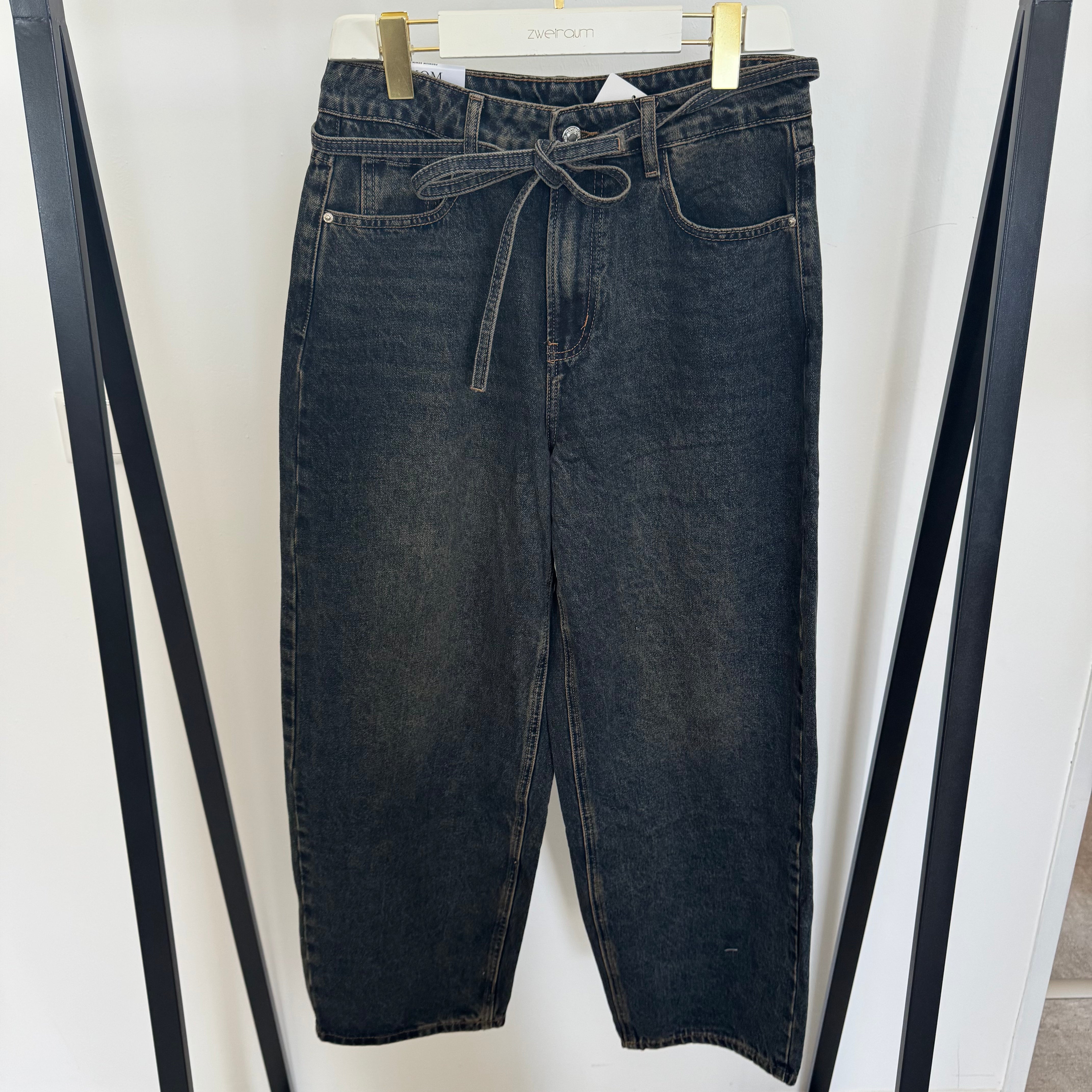 Jeans Hose mit Bindegürtel