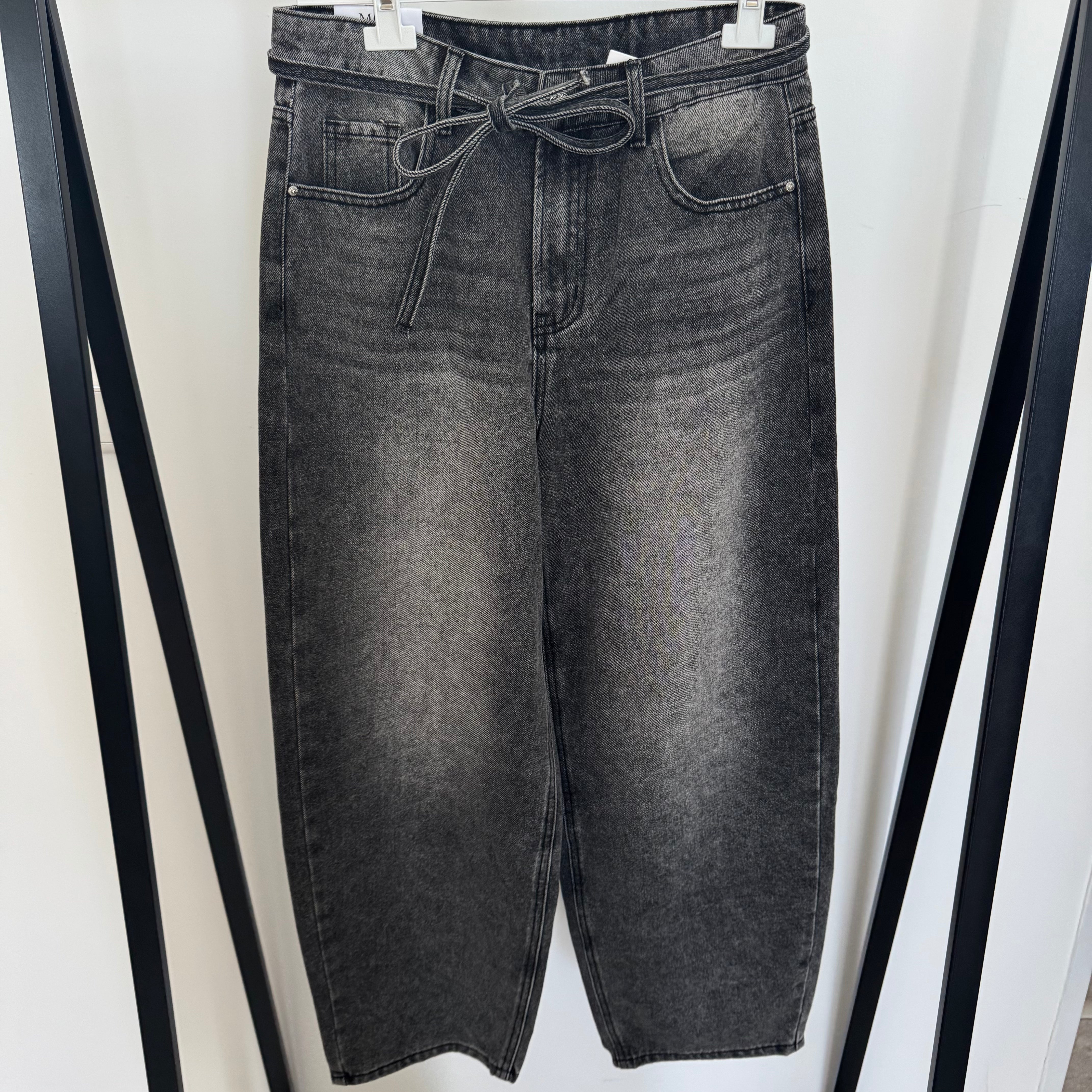 Jeans Hose mit Bindegürtel