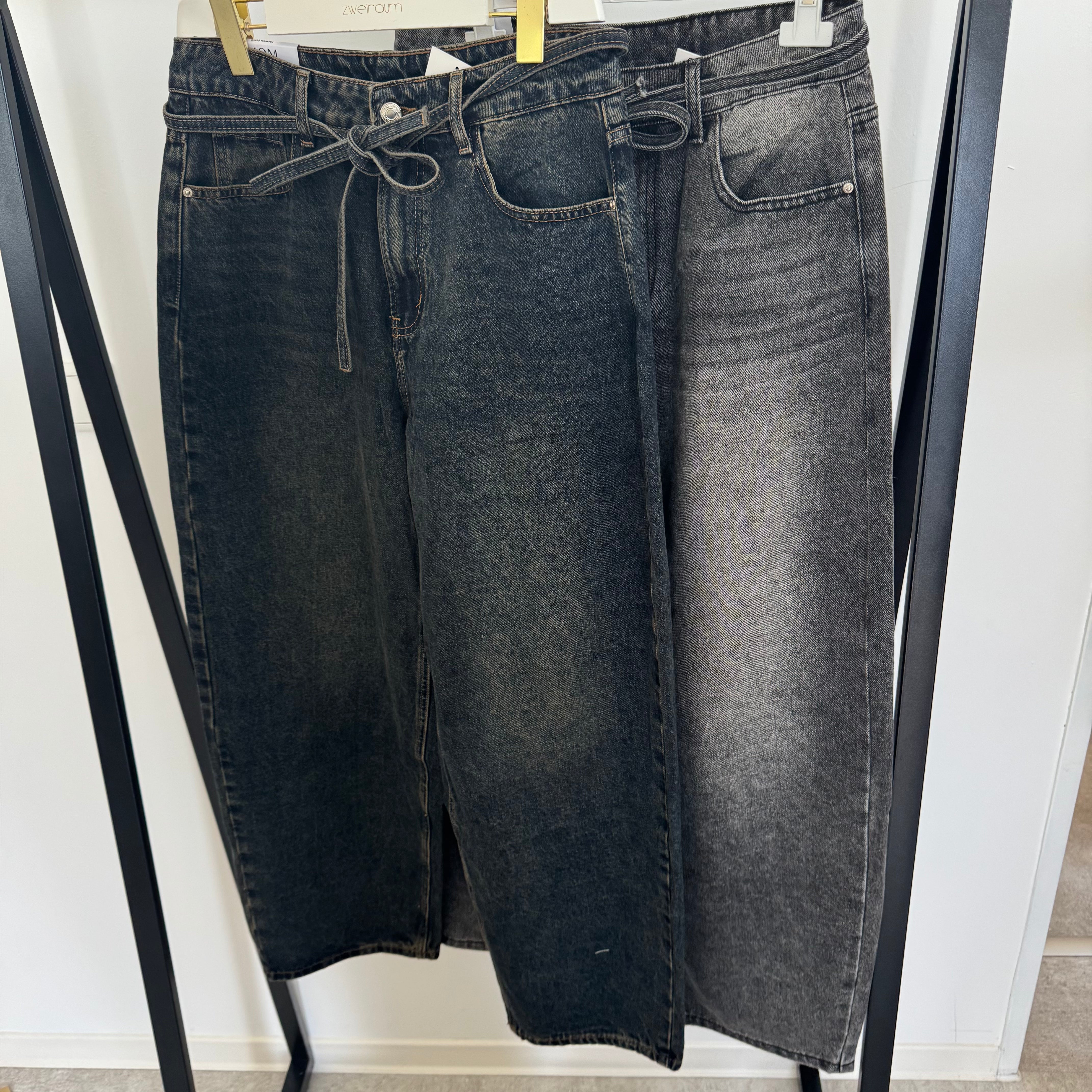 Jeans Hose mit Bindegürtel