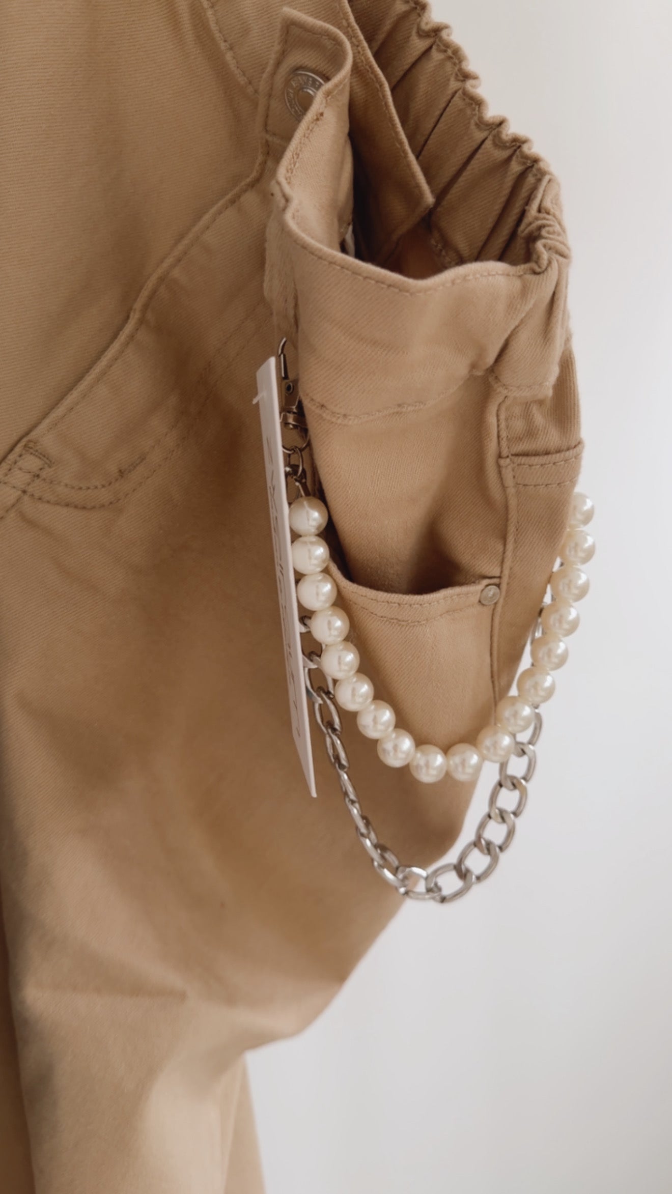 Mom Jeans Pearl Chain