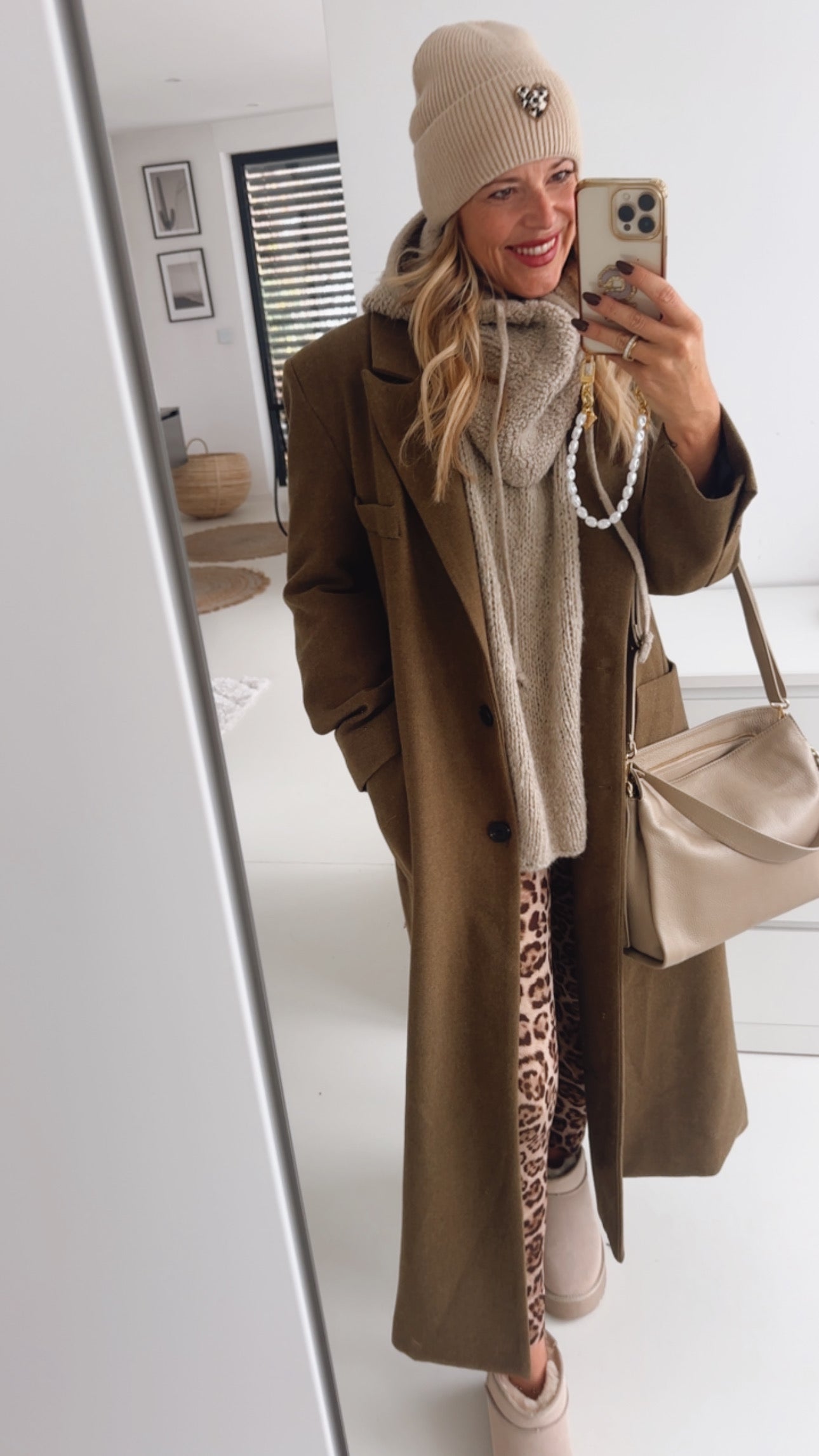 Mantel Classy Buttons