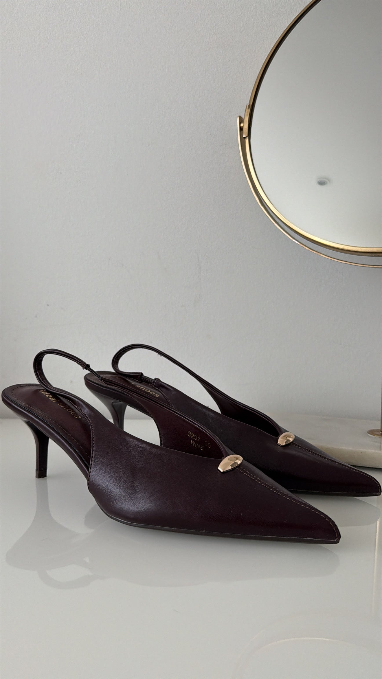 Pointy Heels Golden Detail
