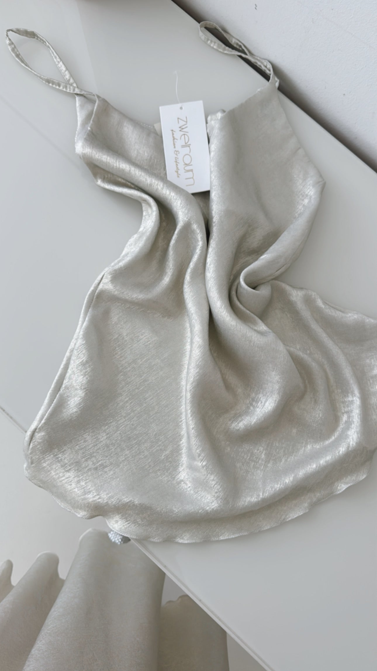 Spaghetti Top Shiny Structured