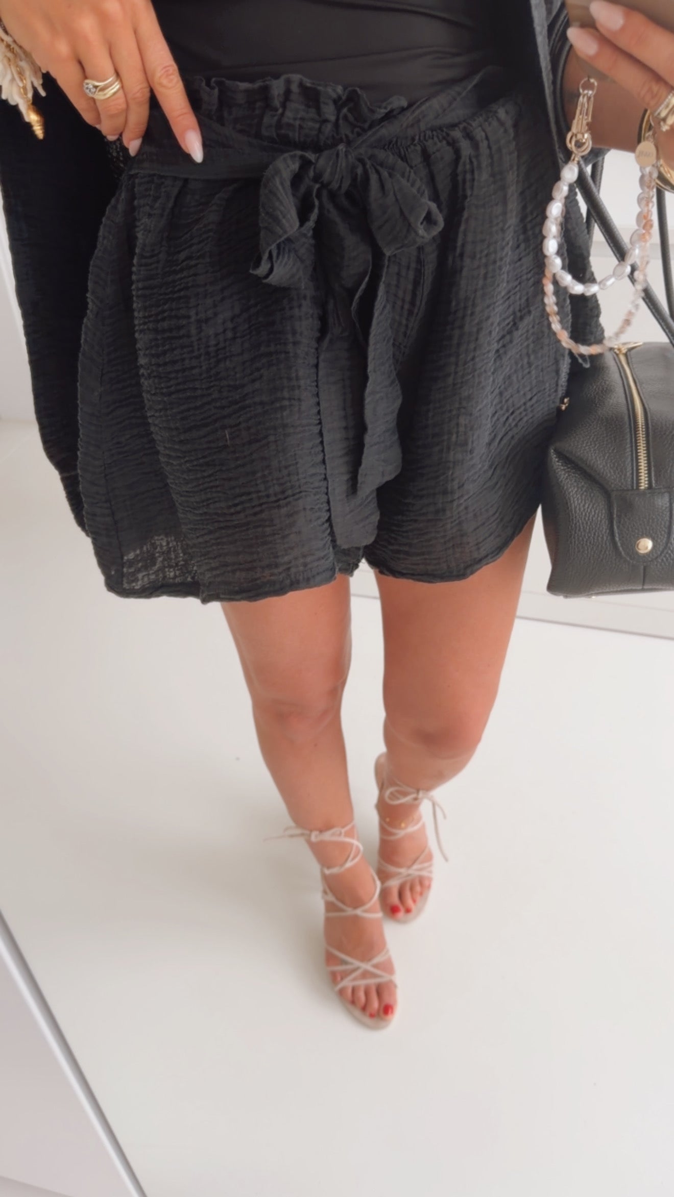 Flowy Structured Shorts mit Band