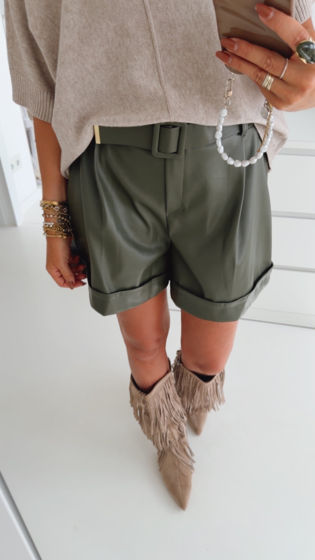 Shorts Lederoptik mit Gürtel