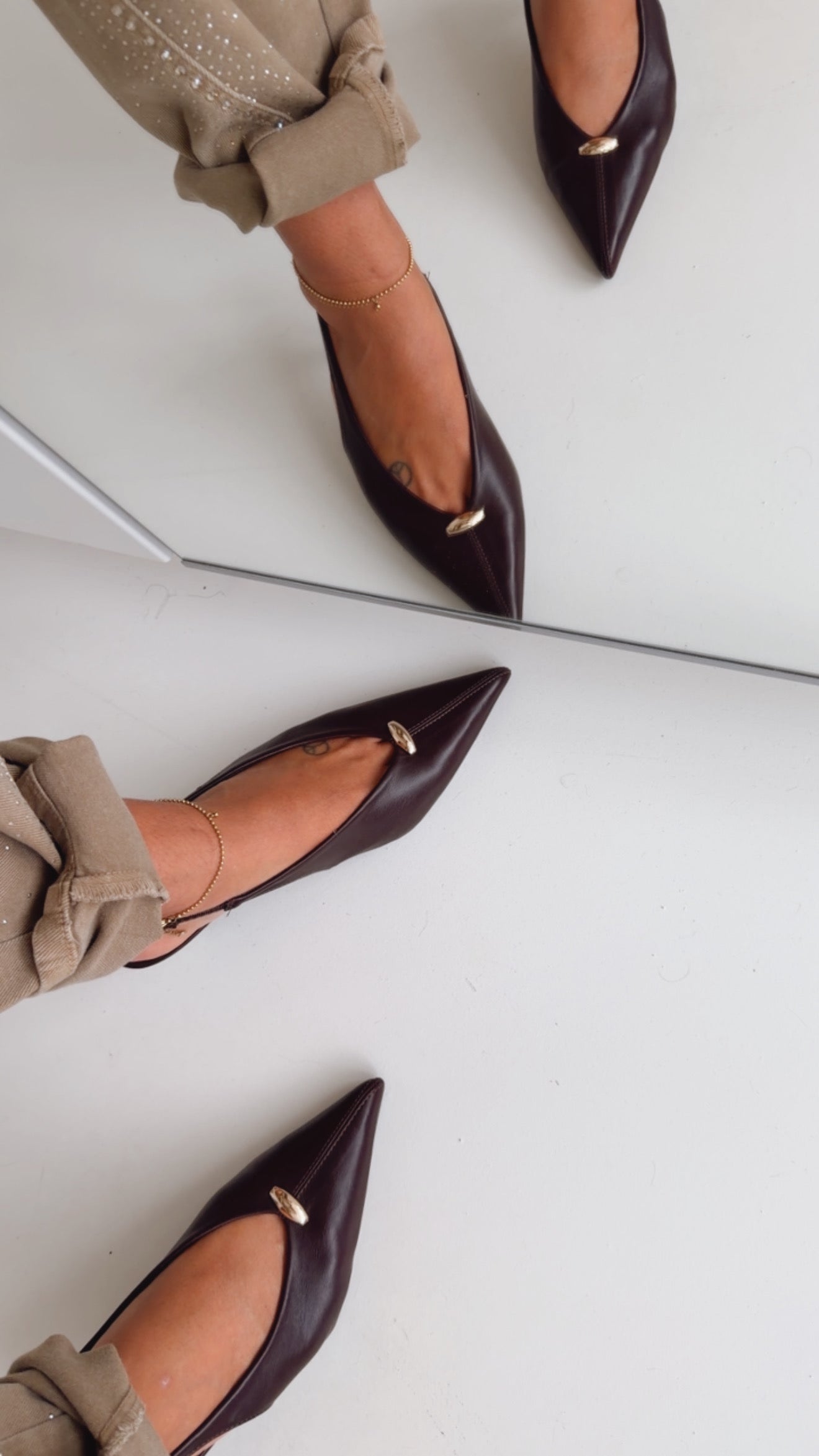 Pointy Heels Golden Detail