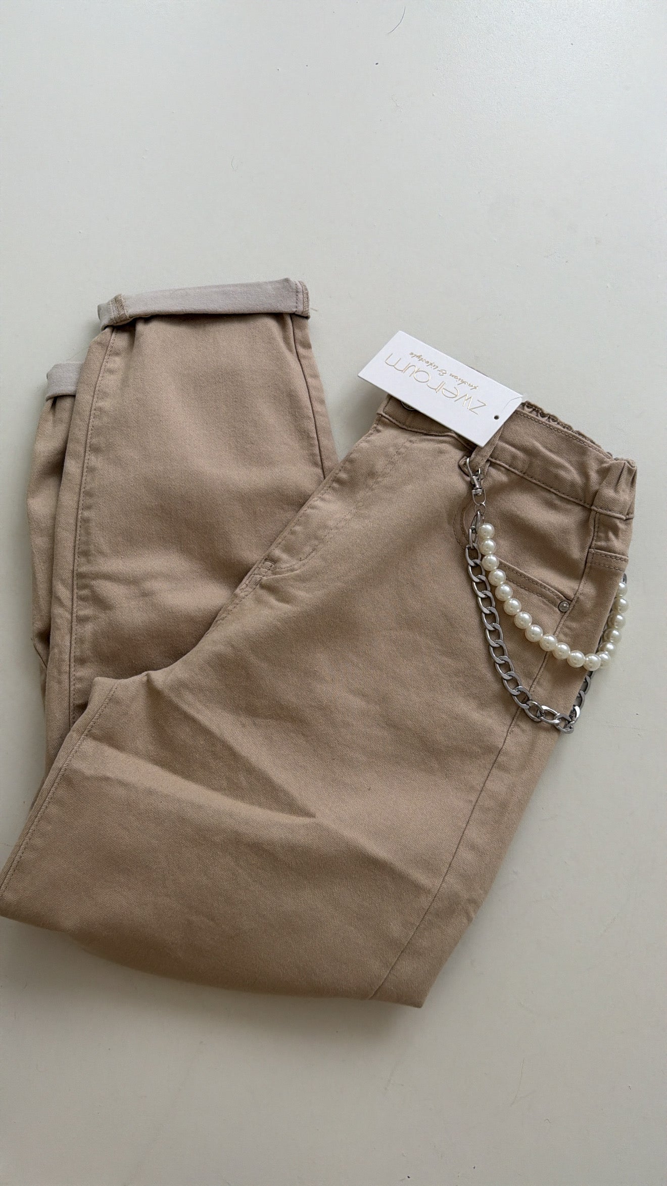 Mom Jeans Pearl Chain