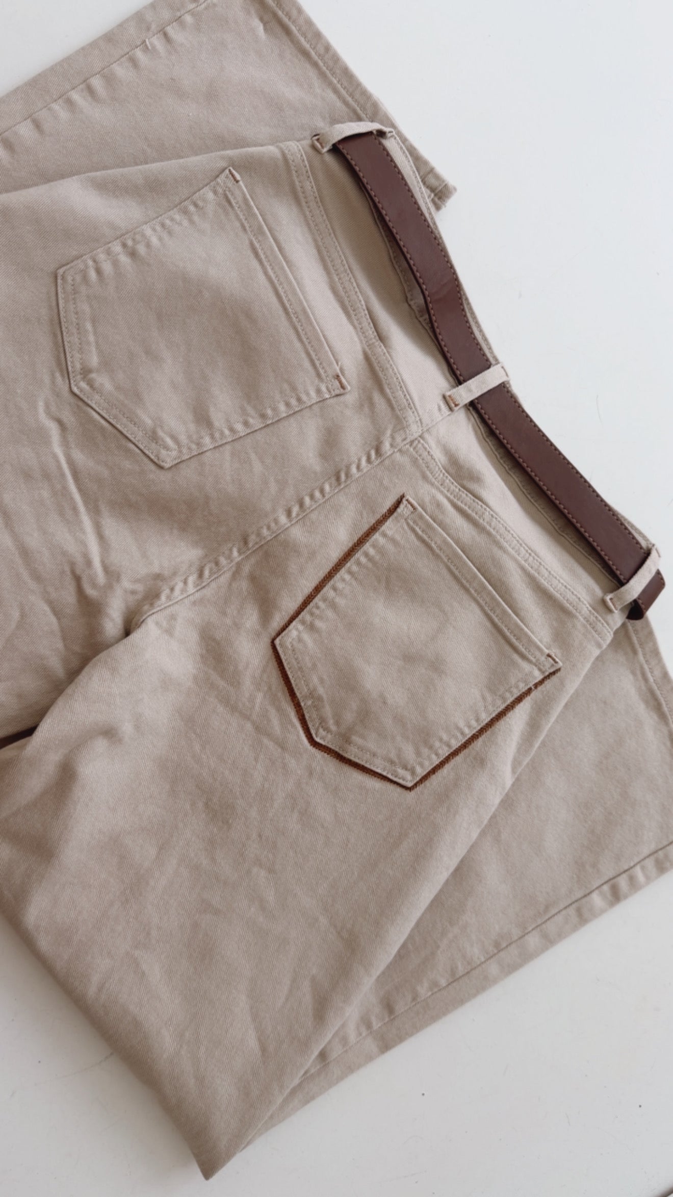 Mom Fit Jeans Statement Pocket