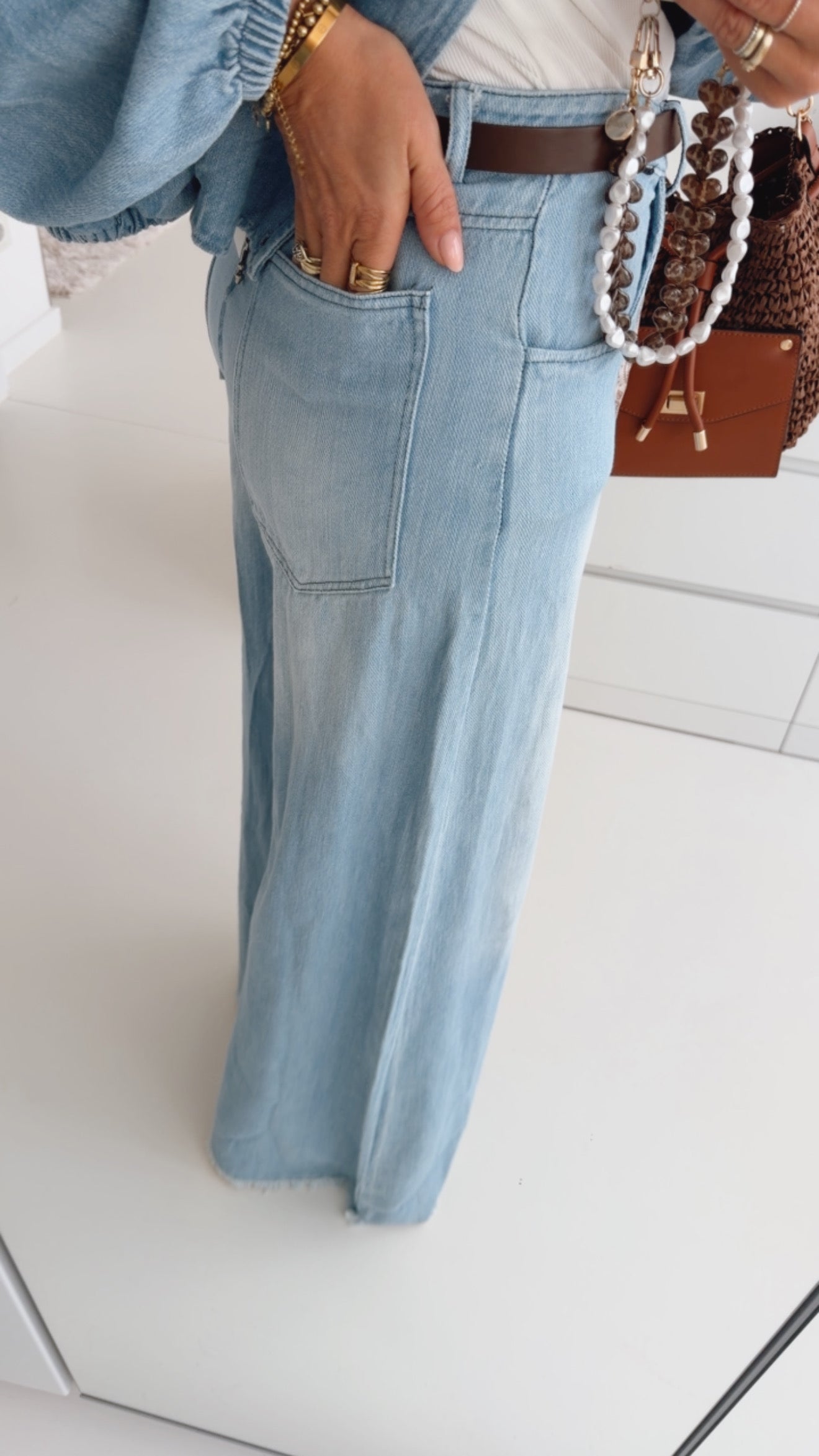 Wide Leg Jeans mit Gürtel