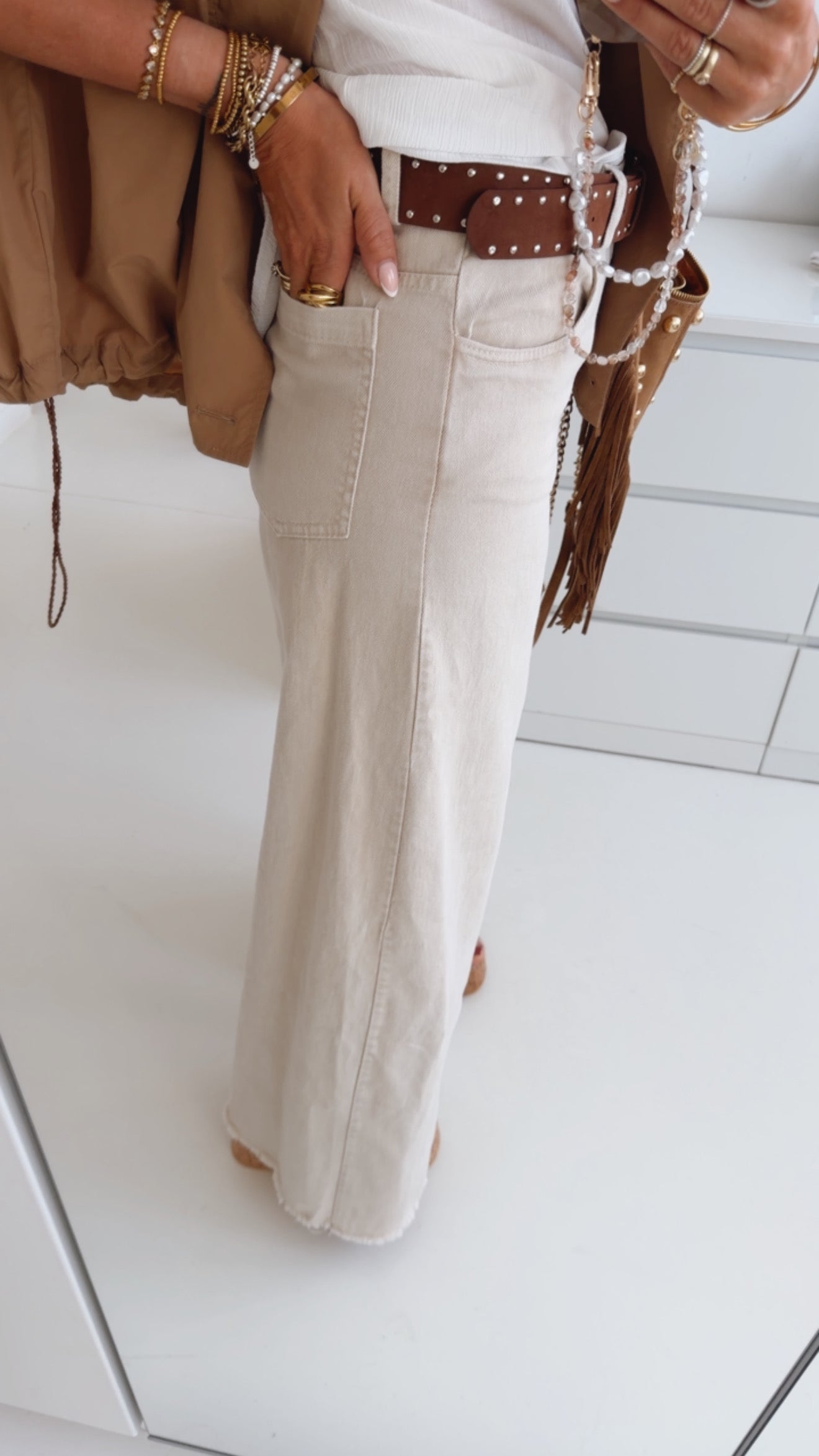 Fransen Jeans mit Gürtel