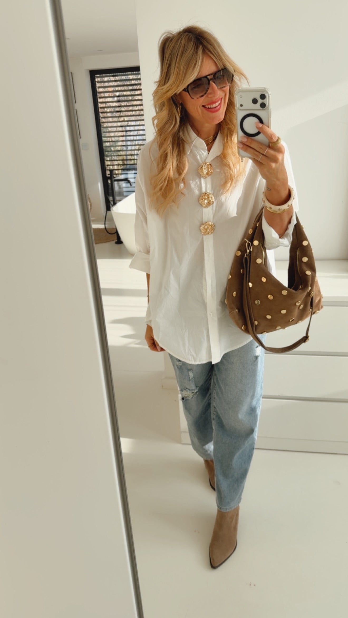 Bluse Statement Brooch