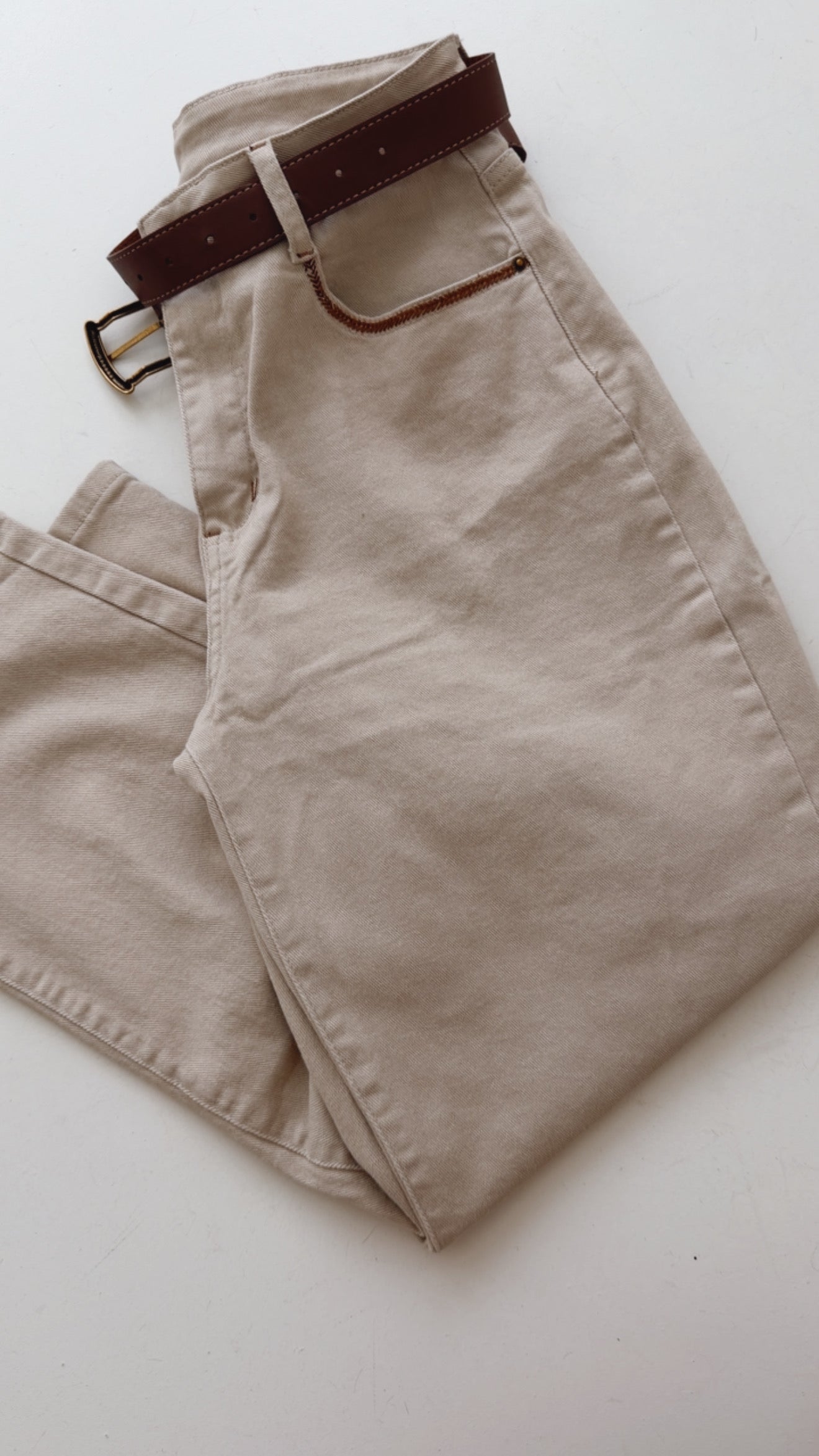 Mom Fit Jeans Statement Pocket