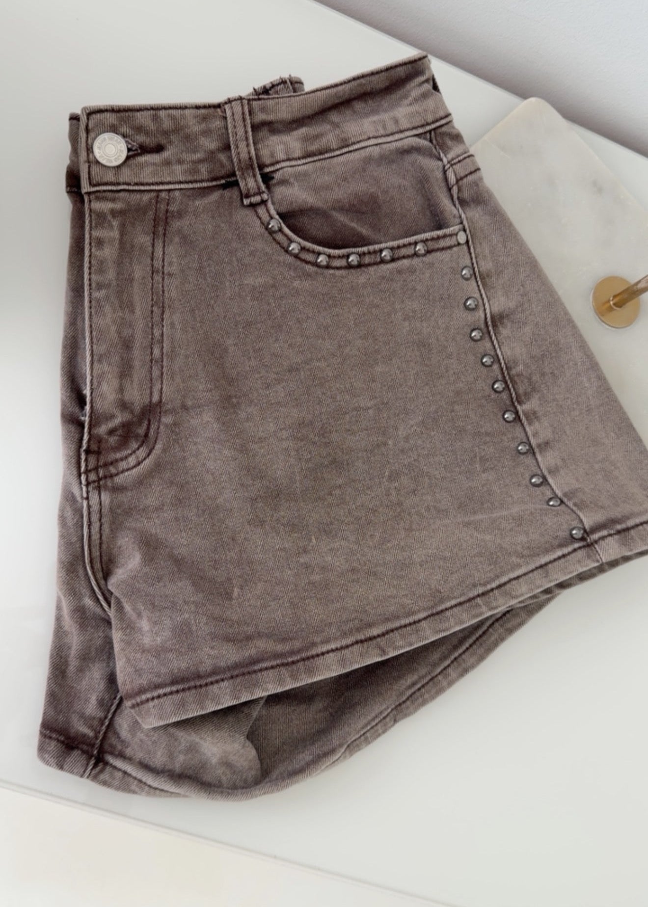 Shorts Nieten Detail