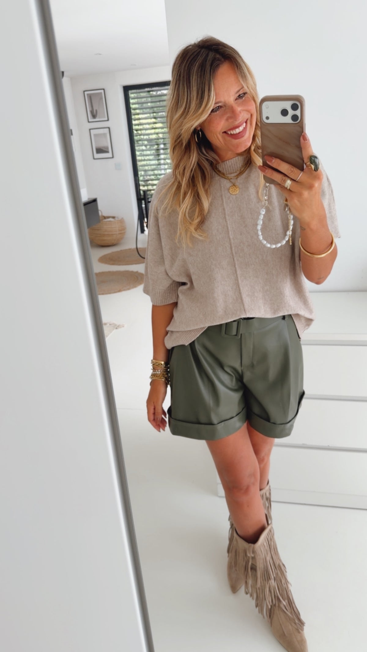 Shorts Lederoptik mit Gürtel