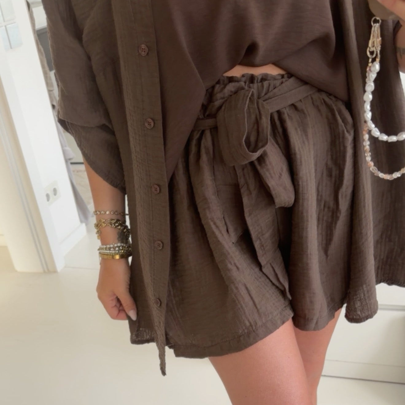 Flowy Structured Shorts mit Band