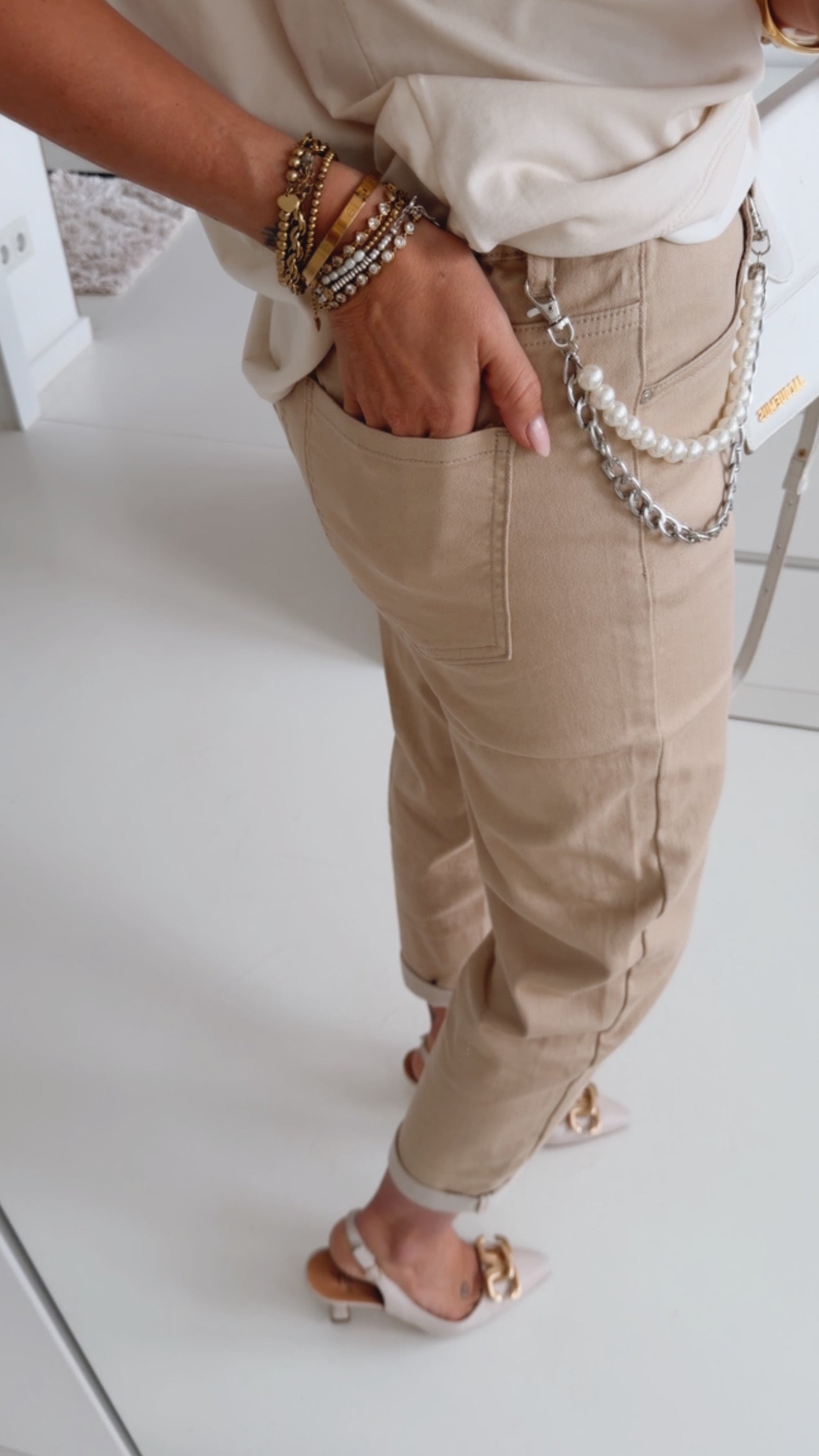 Mom Jeans Pearl Chain