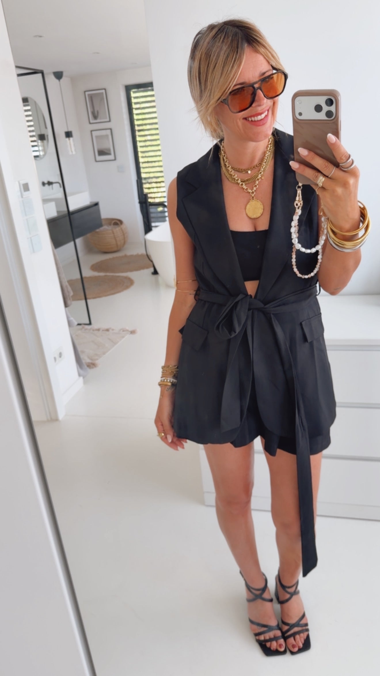 Fine Shorts mit Gürtel