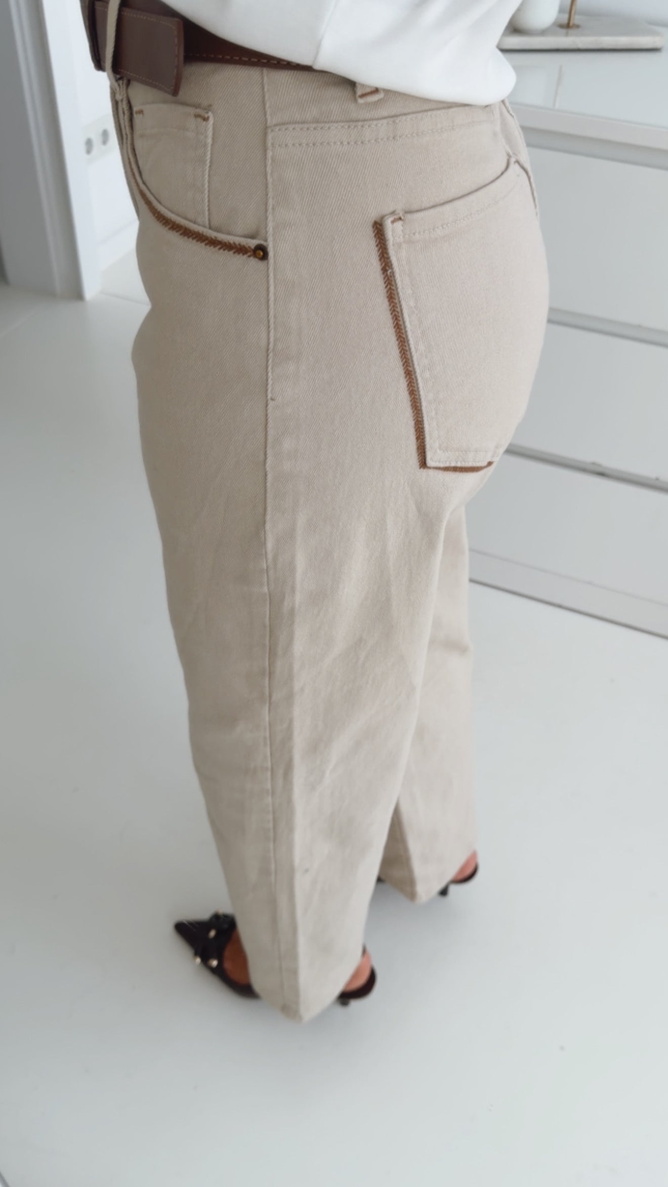 Mom Fit Jeans Statement Pocket